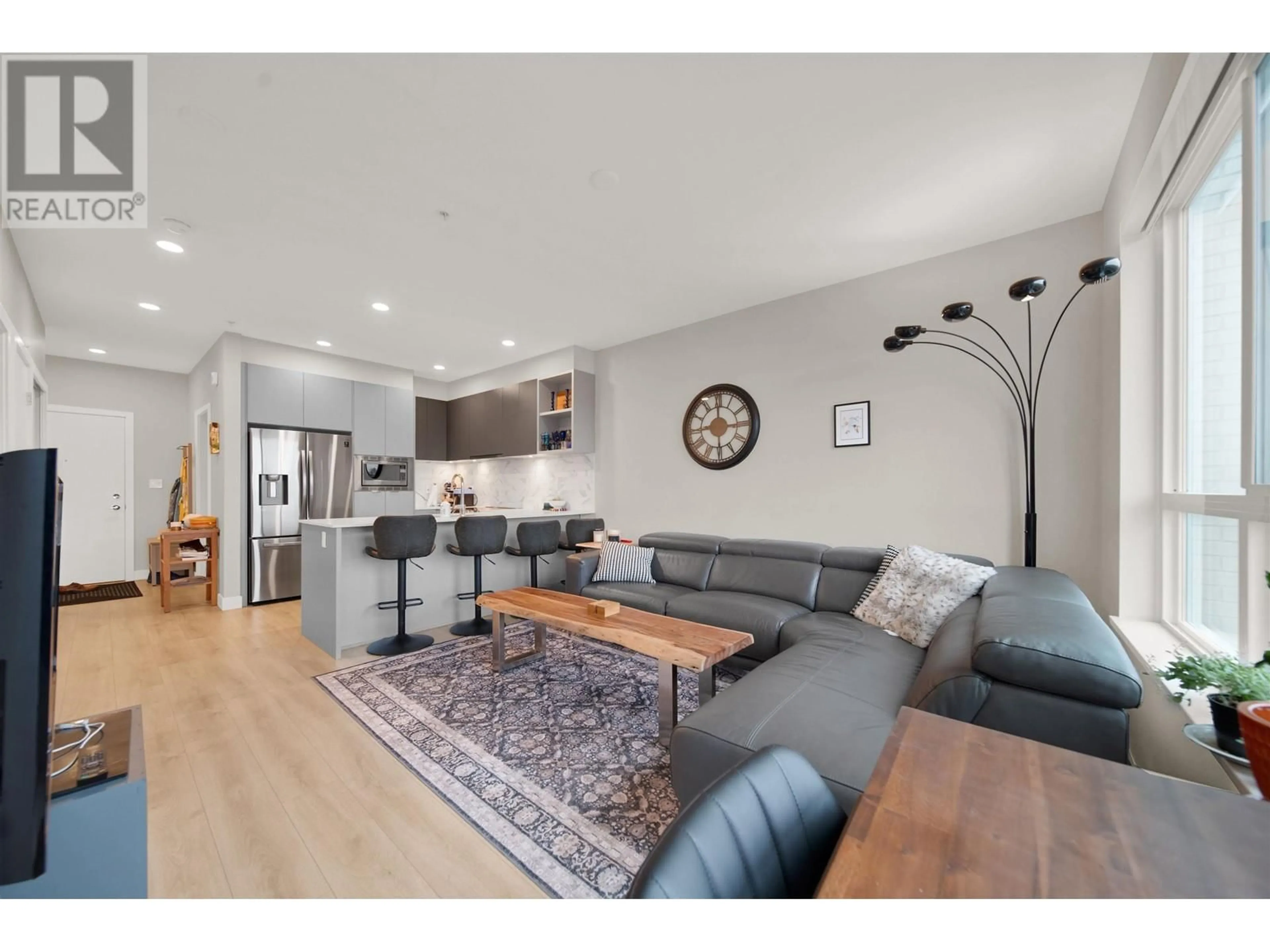 Living room with furniture, wood/laminate floor for 201 1792 STARLING DRIVE, Tsawwassen British Columbia V4M0E4