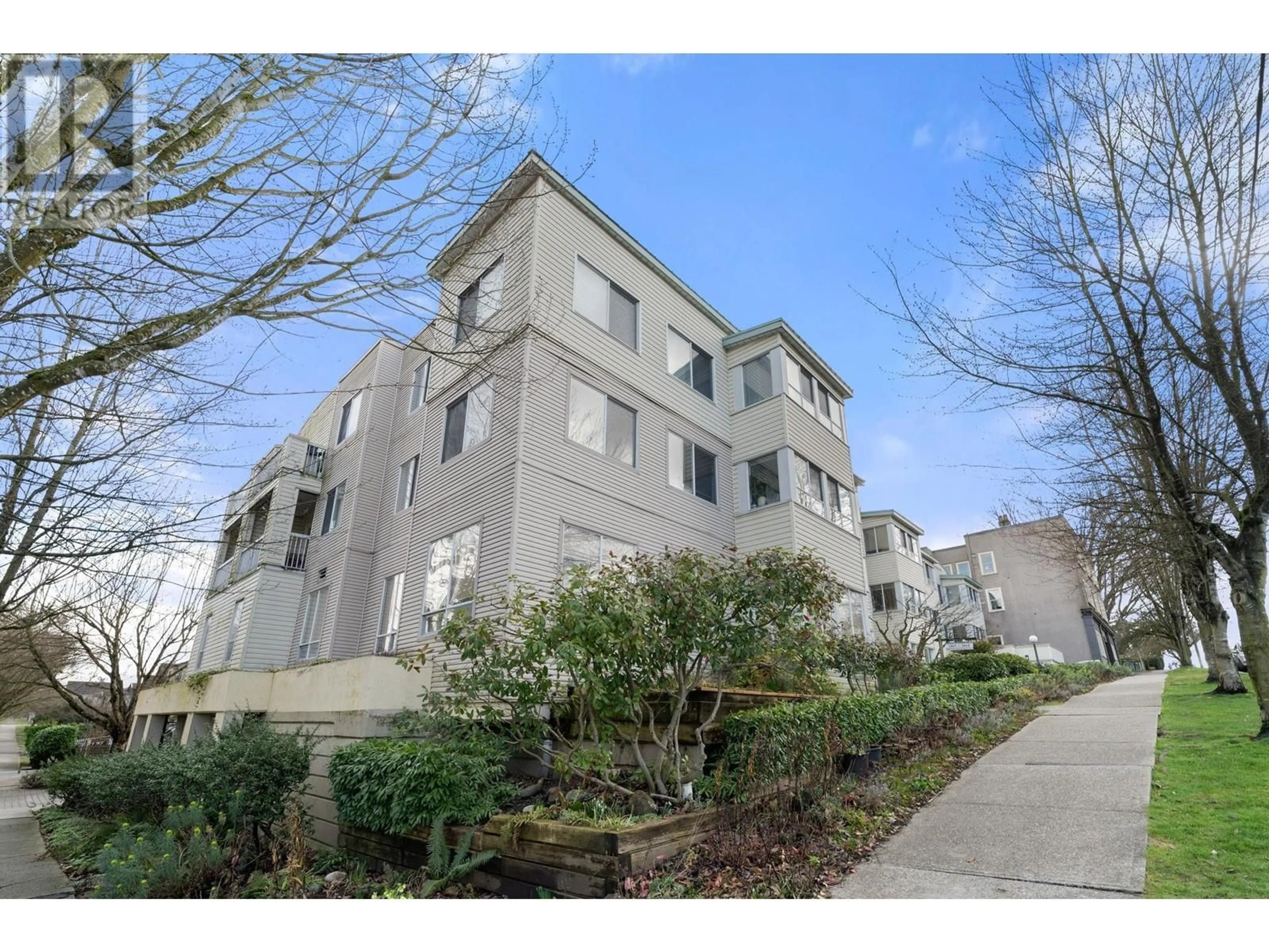 A pic from outside/outdoor area/front of a property/back of a property/a pic from drone, unknown for 306 - 3624 FRASER STREET, Vancouver British Columbia V5V4C8