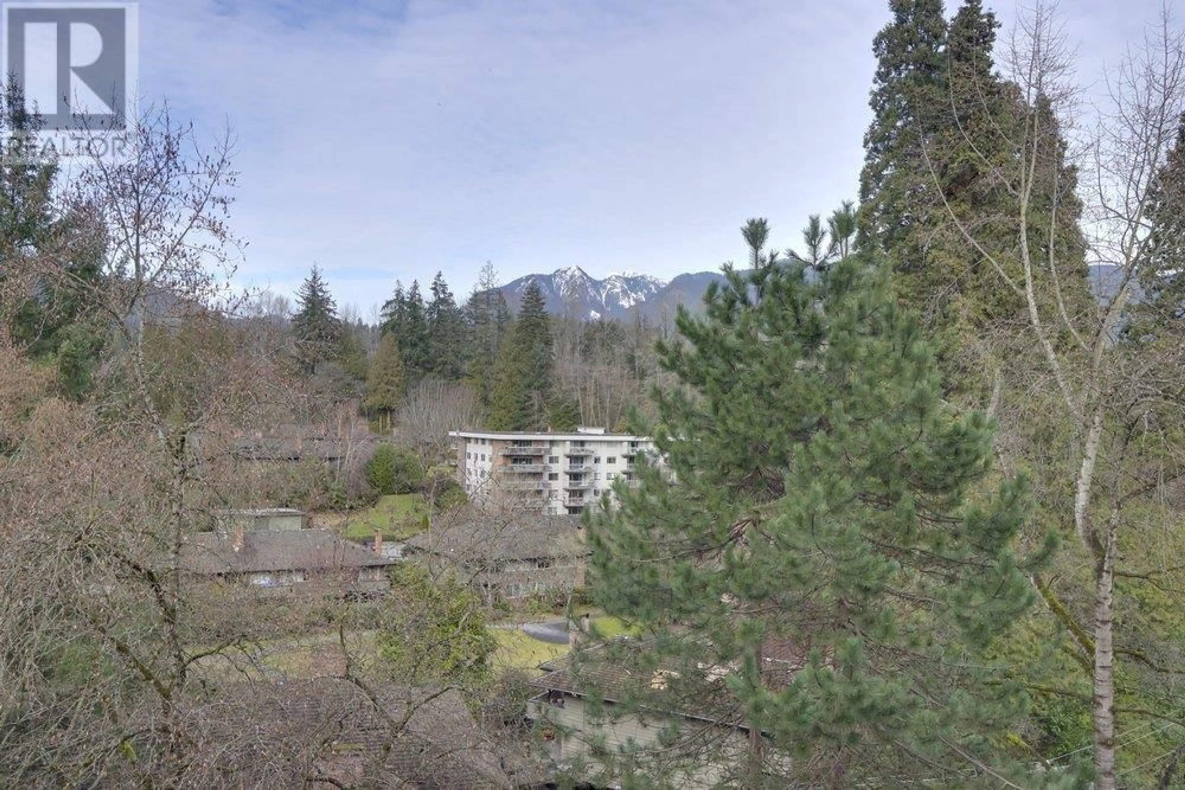 A pic from outside/outdoor area/front of a property/back of a property/a pic from drone, mountain view for 1119 - 2012 FULLERTON AVENUE, North Vancouver British Columbia V7P3E3