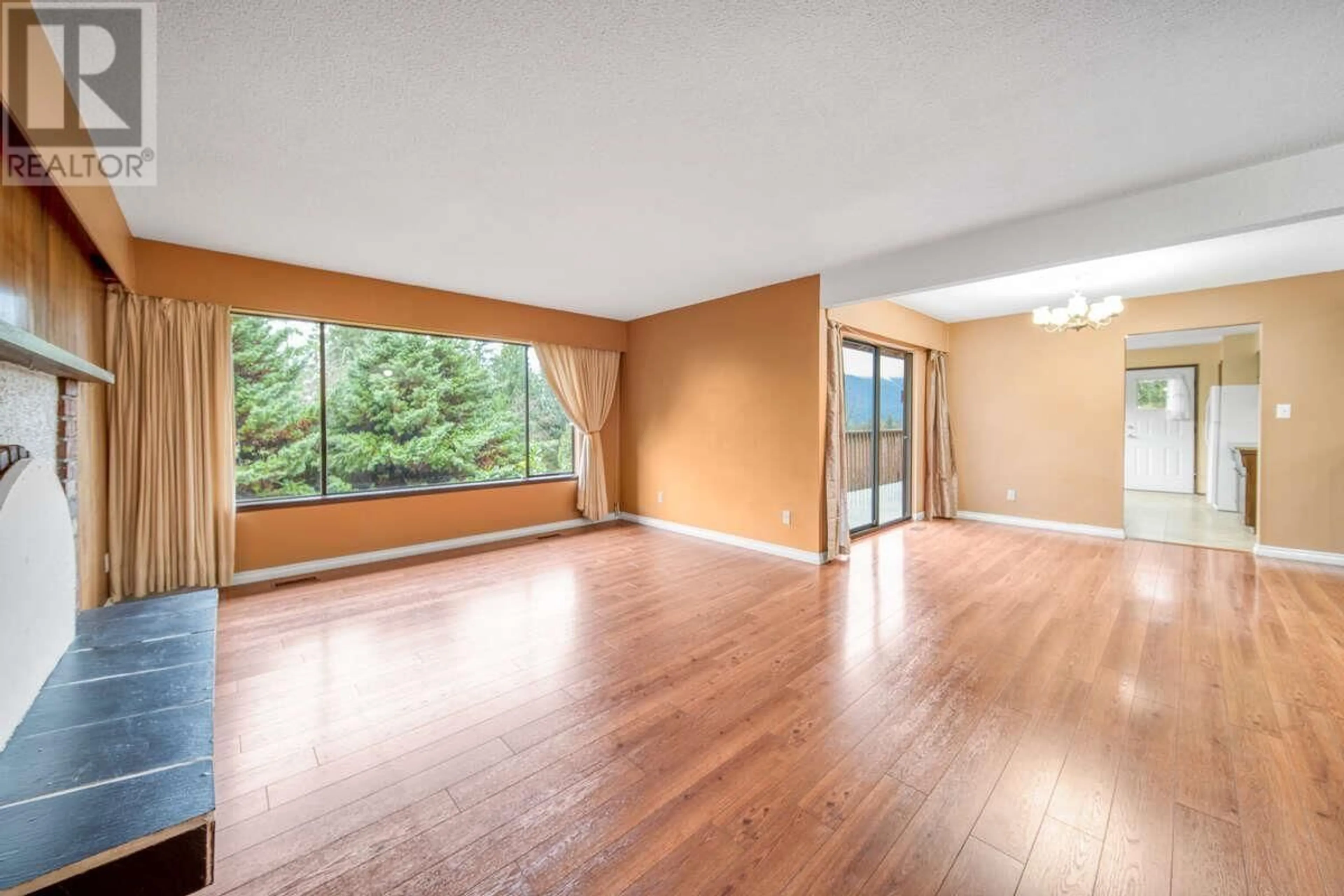 Unknown for 692 ALPINE COURT, North Vancouver British Columbia V7R2L8
