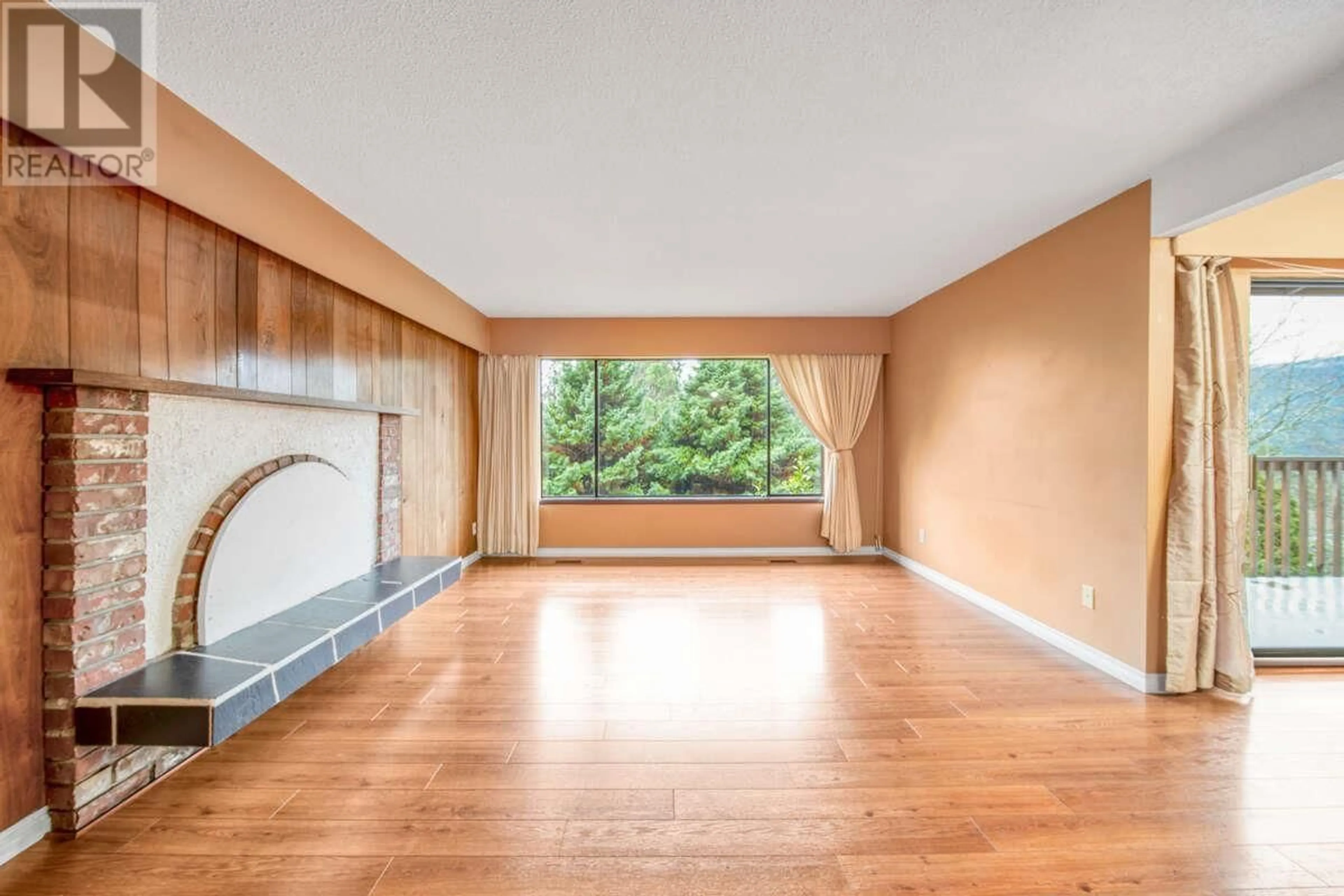 Unknown for 692 ALPINE COURT, North Vancouver British Columbia V7R2L8
