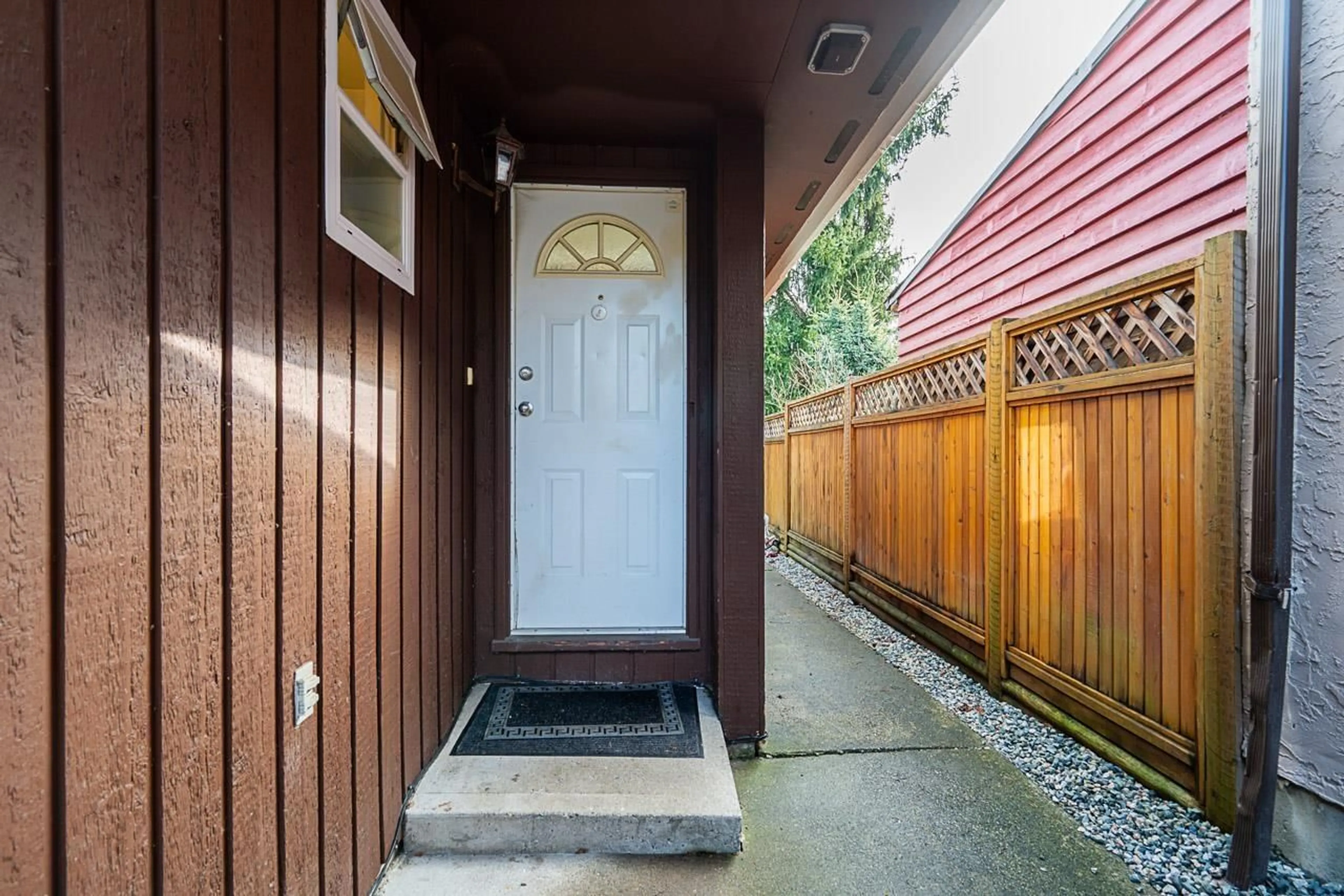 Indoor entryway for 8038 139B STREET, Surrey British Columbia V3W6R3