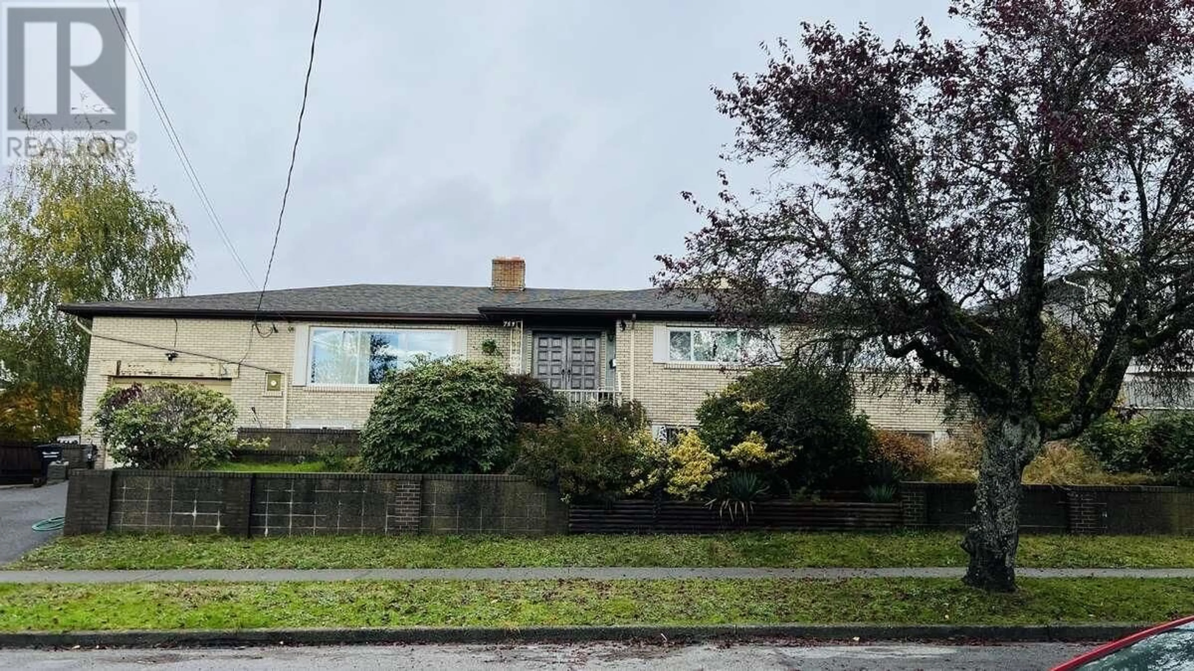 A pic from outside/outdoor area/front of a property/back of a property/a pic from drone, building for 753 E 55TH AVENUE, Vancouver British Columbia V5X1N8