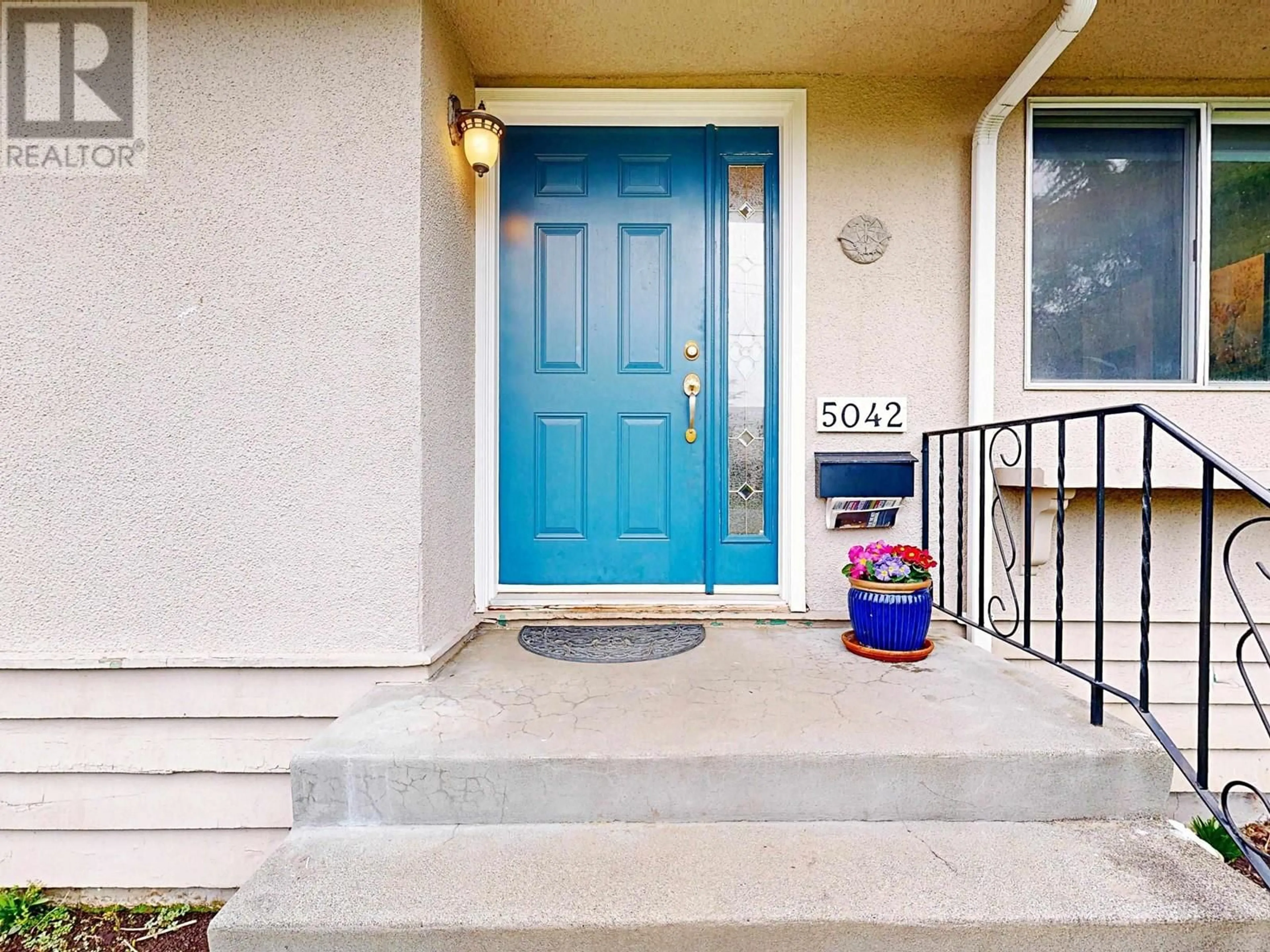 Indoor entryway for 5042 59 STREET, Delta British Columbia V4K3J7