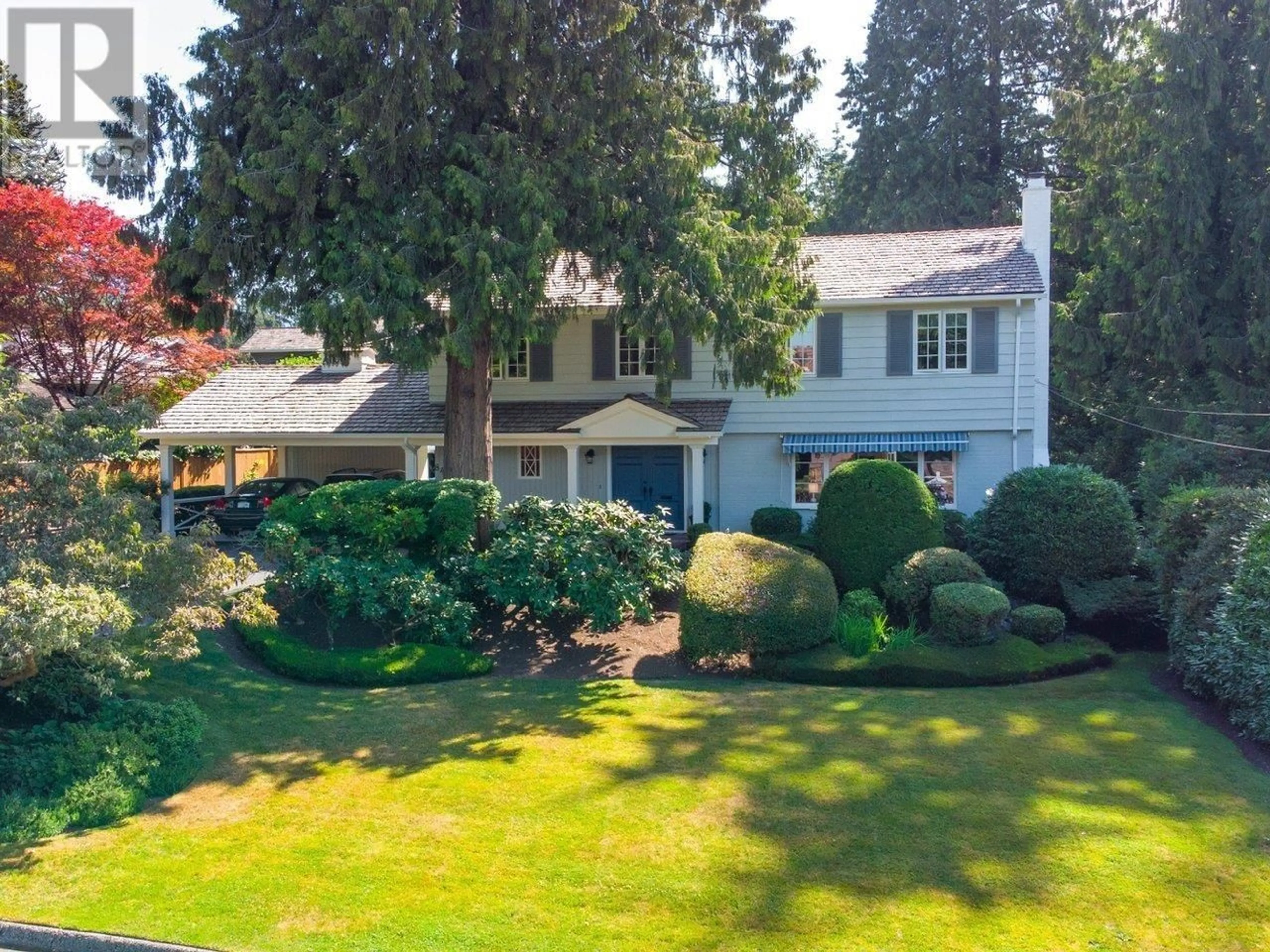 A pic from outside/outdoor area/front of a property/back of a property/a pic from drone, street for 840 MARGAREE PLACE, West Vancouver British Columbia V7T2J4