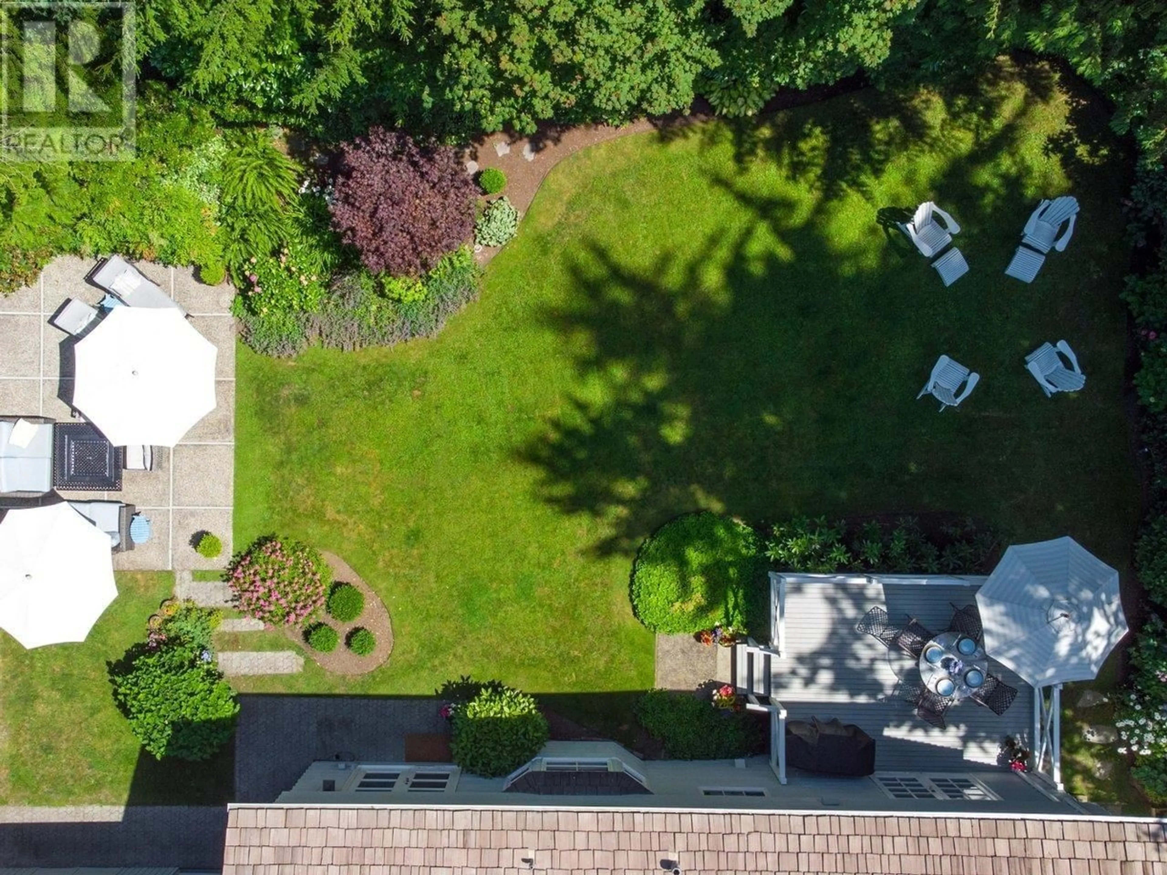 A pic from outside/outdoor area/front of a property/back of a property/a pic from drone, street for 840 MARGAREE PLACE, West Vancouver British Columbia V7T2J4