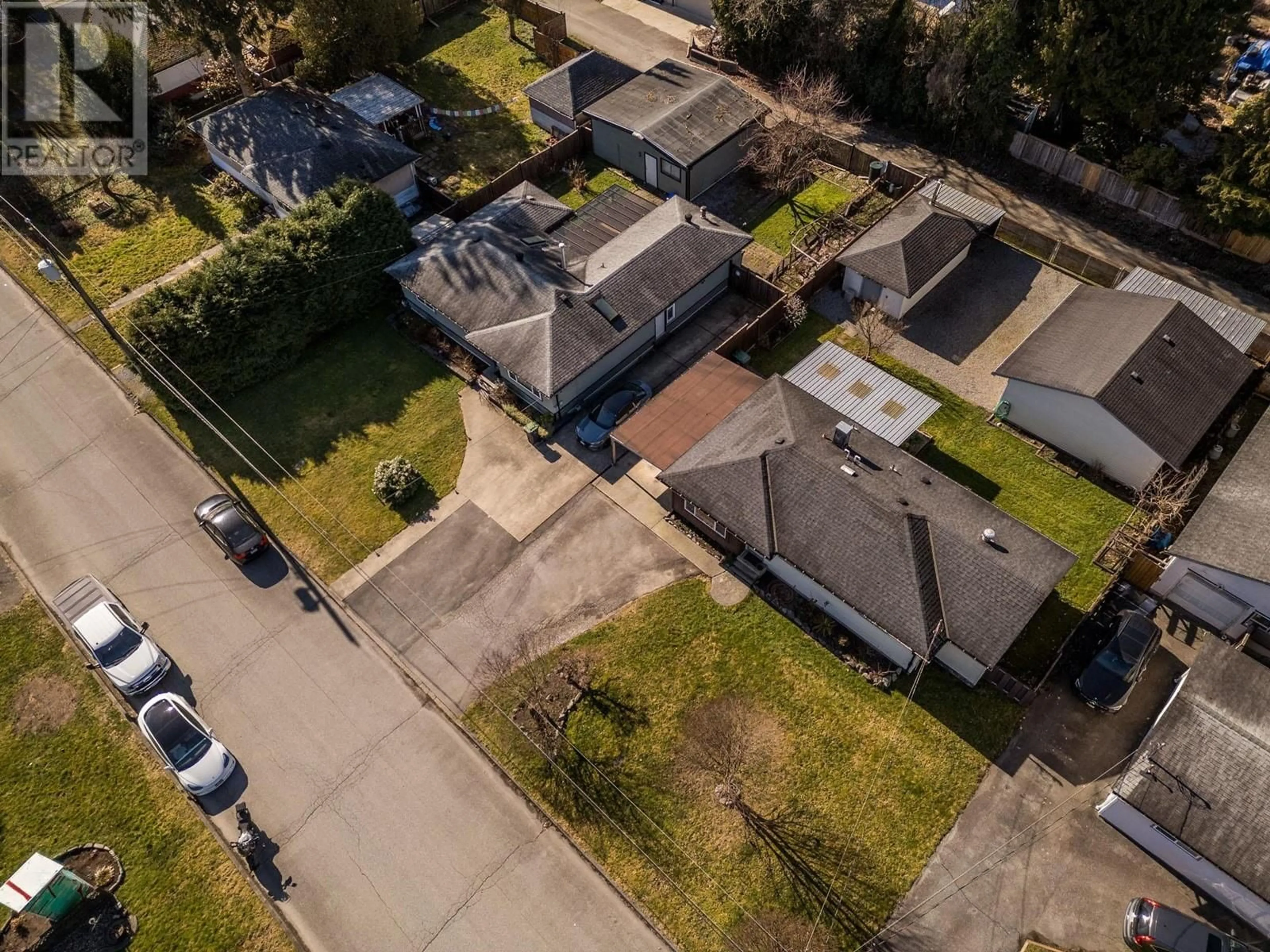 A pic from outside/outdoor area/front of a property/back of a property/a pic from drone, street for 3641 INVERNESS STREET, Port Coquitlam British Columbia V3B3B5