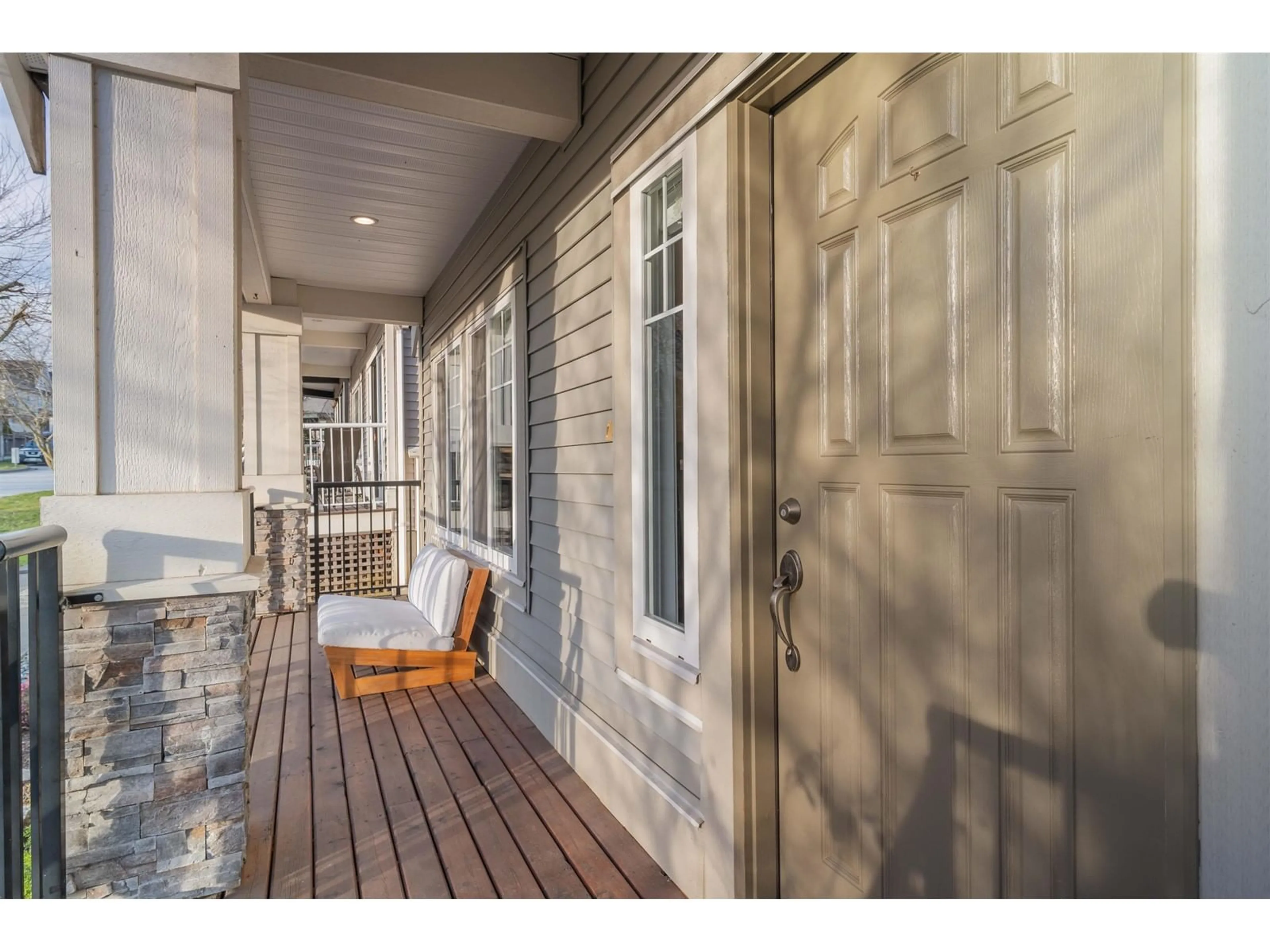 Indoor entryway for 6690 193A STREET, Surrey British Columbia V4N0C1