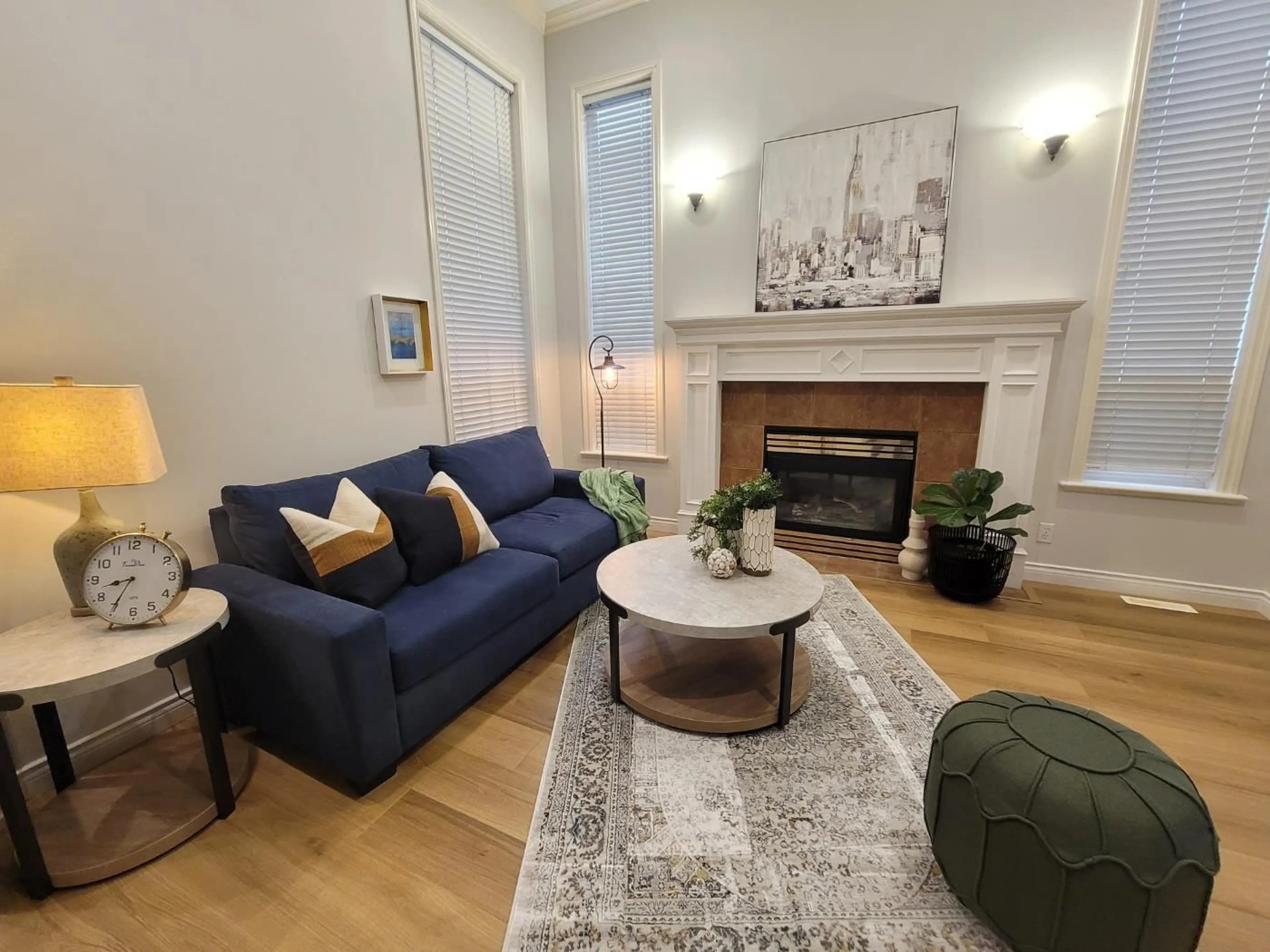 Living room with furniture, unknown for 10861 165, Surrey British Columbia V4N5B6
