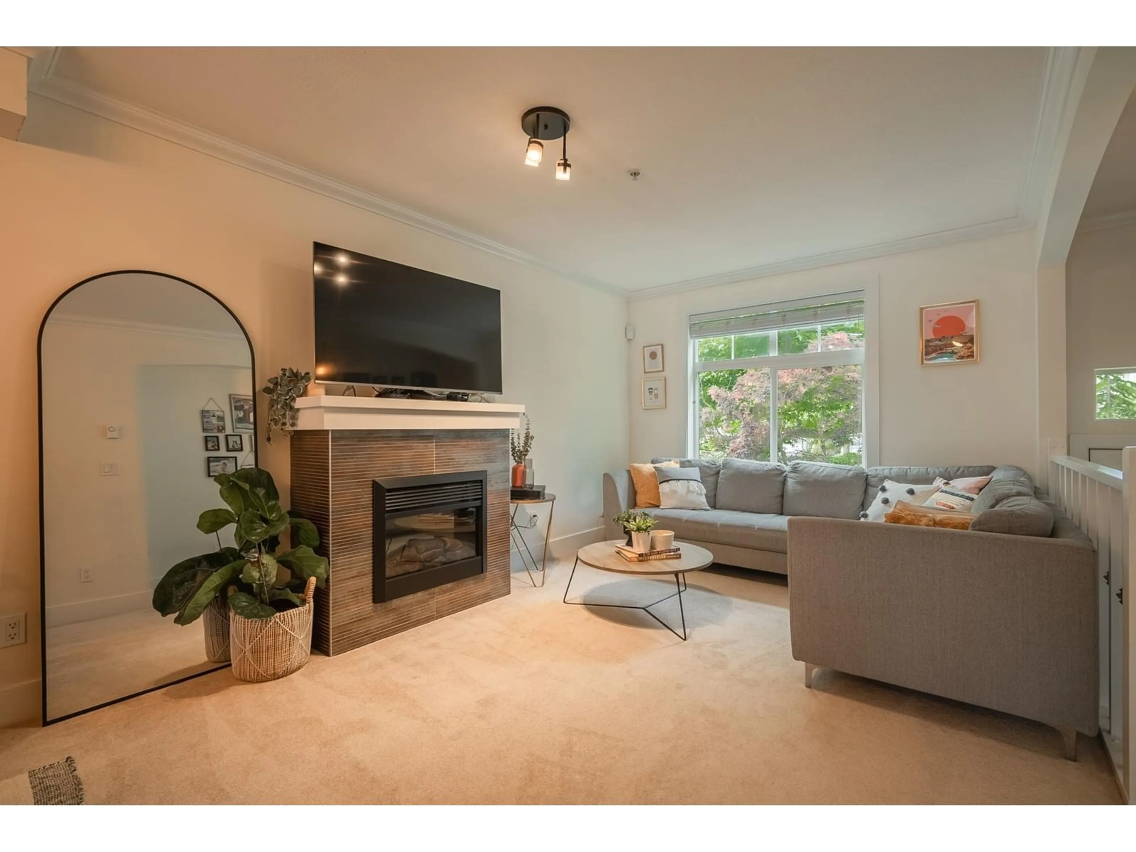 Living room with furniture, unknown for 15 - 15833 26, Surrey British Columbia V3Z2X5
