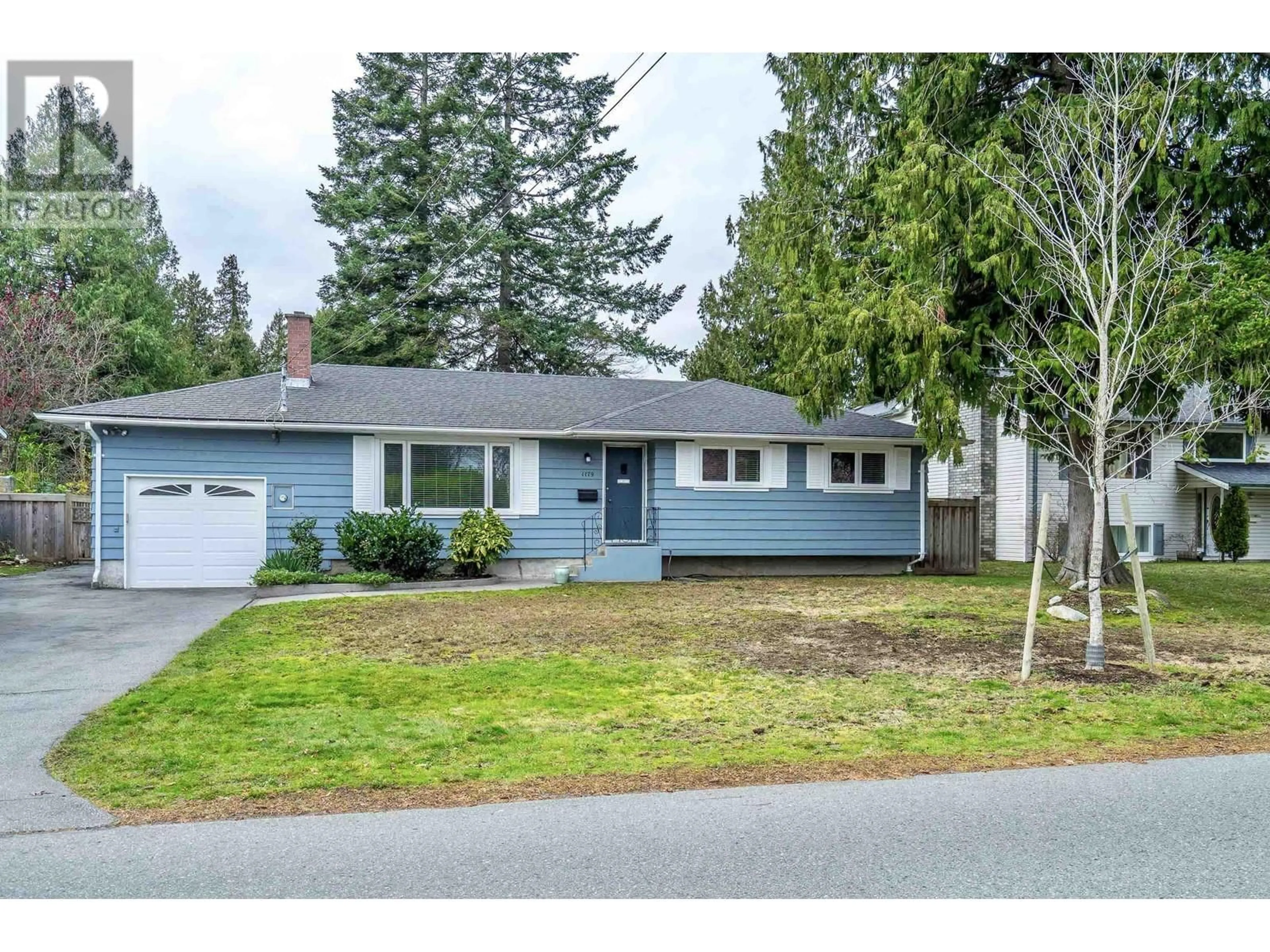 Home with vinyl exterior material, street for 1179 BAYVIEW DRIVE, Delta British Columbia V4M2R8