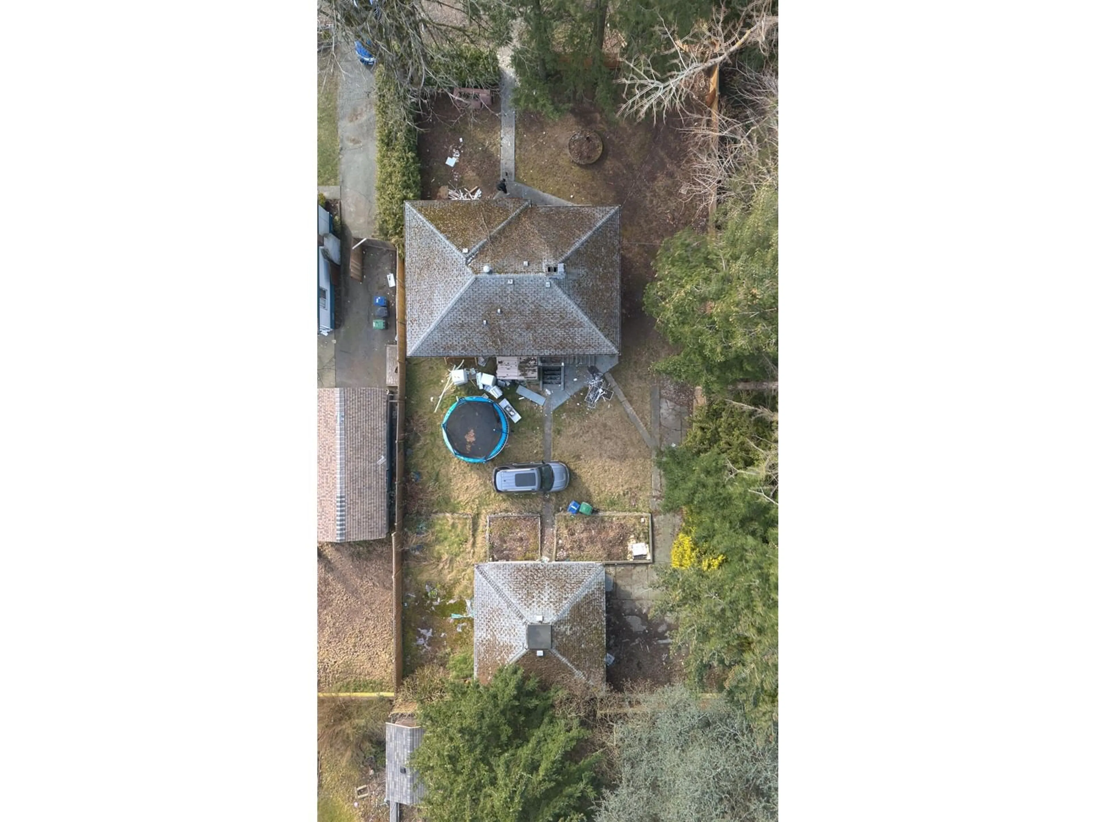 A pic from outside/outdoor area/front of a property/back of a property/a pic from drone, unknown for 10386 126 STREET, Surrey British Columbia V3V5E9