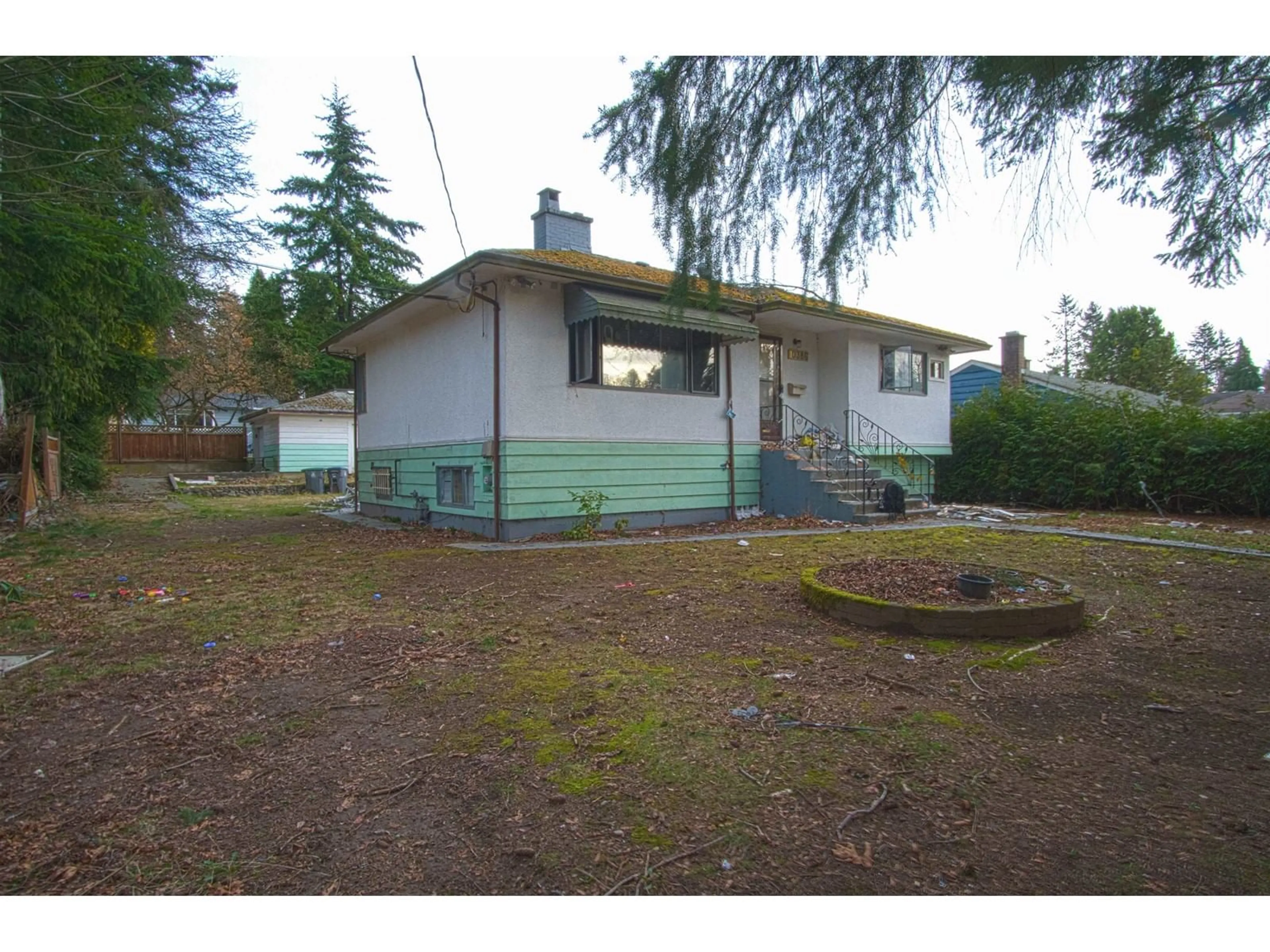 A pic from outside/outdoor area/front of a property/back of a property/a pic from drone, unknown for 10386 126 STREET, Surrey British Columbia V3V5E9