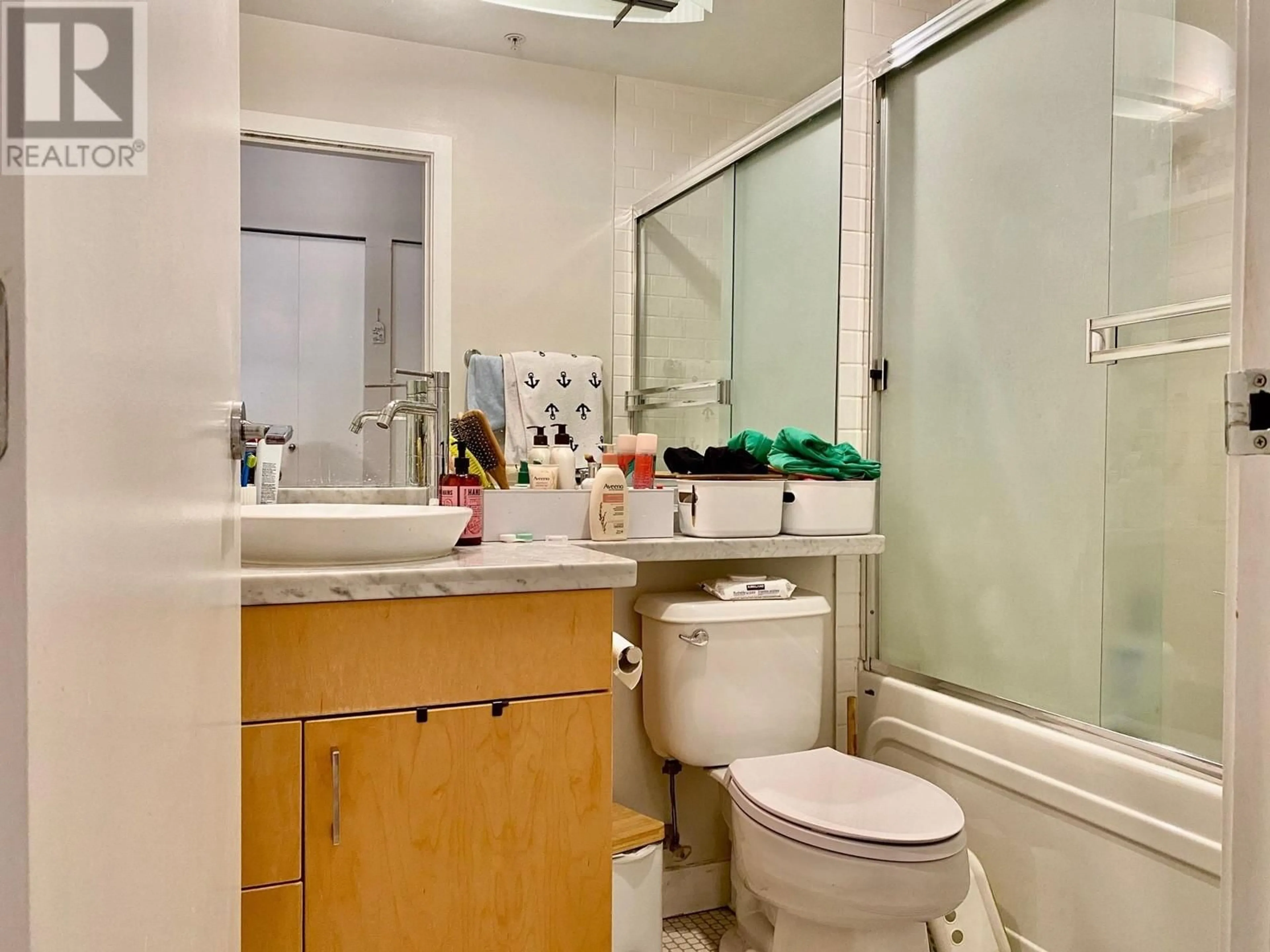 Standard bathroom, floor is not visible for 204 1050 SMITHE STREET, Vancouver British Columbia V6E4H2