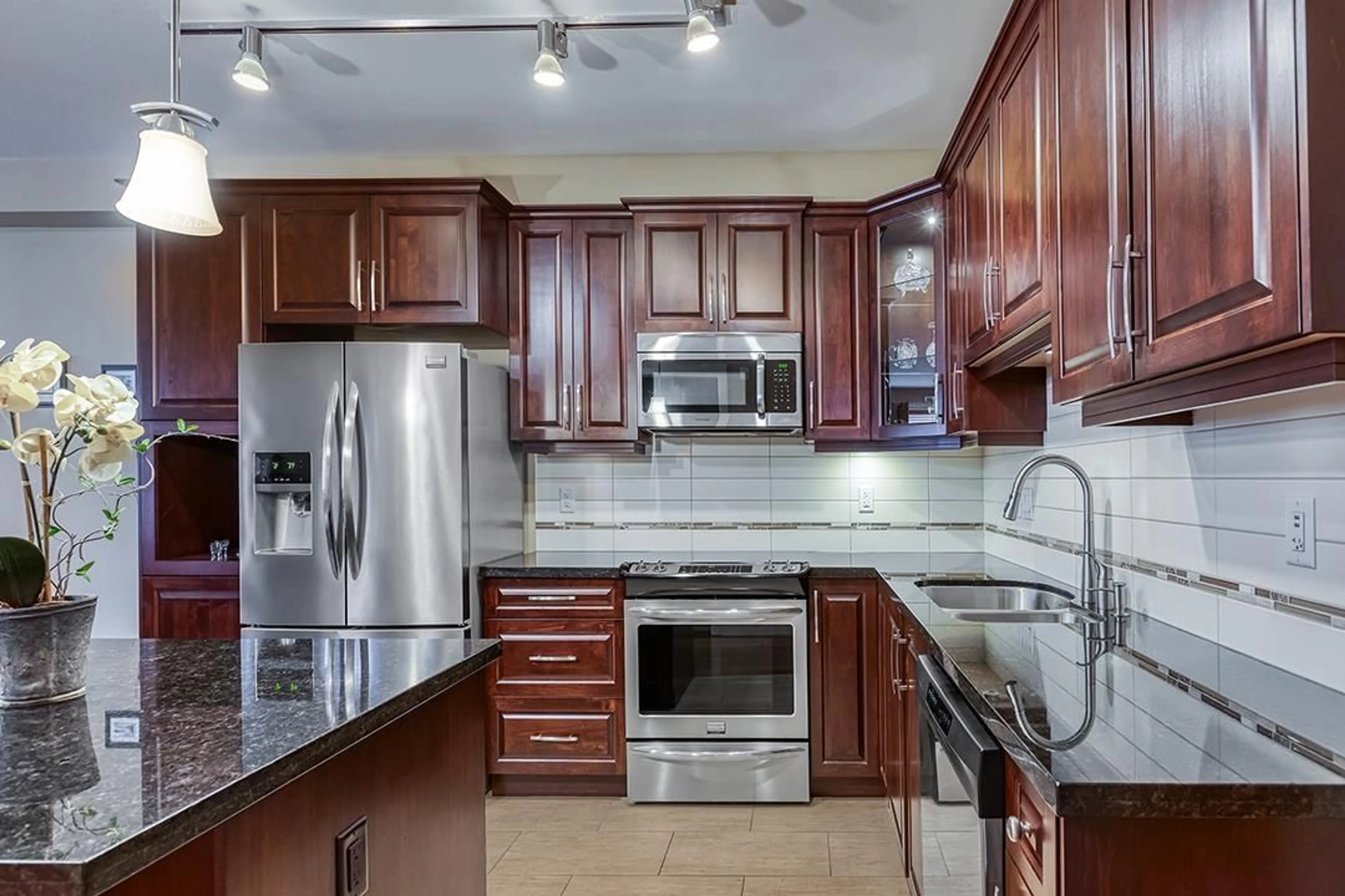 Standard kitchen, unknown for 304 8258 207A STREET, Langley British Columbia V2Y0M5