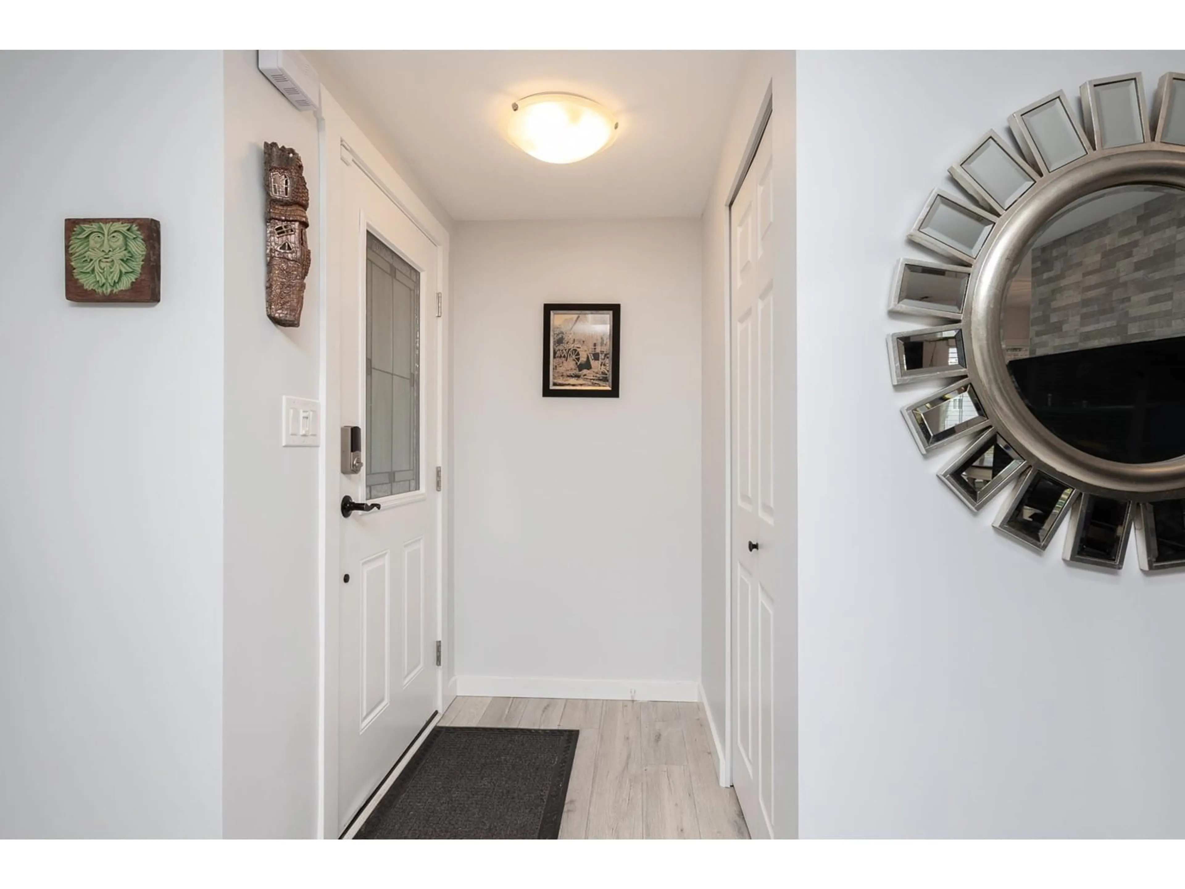 Indoor entryway for 167 - 1840 160TH, Surrey British Columbia V4A4X4