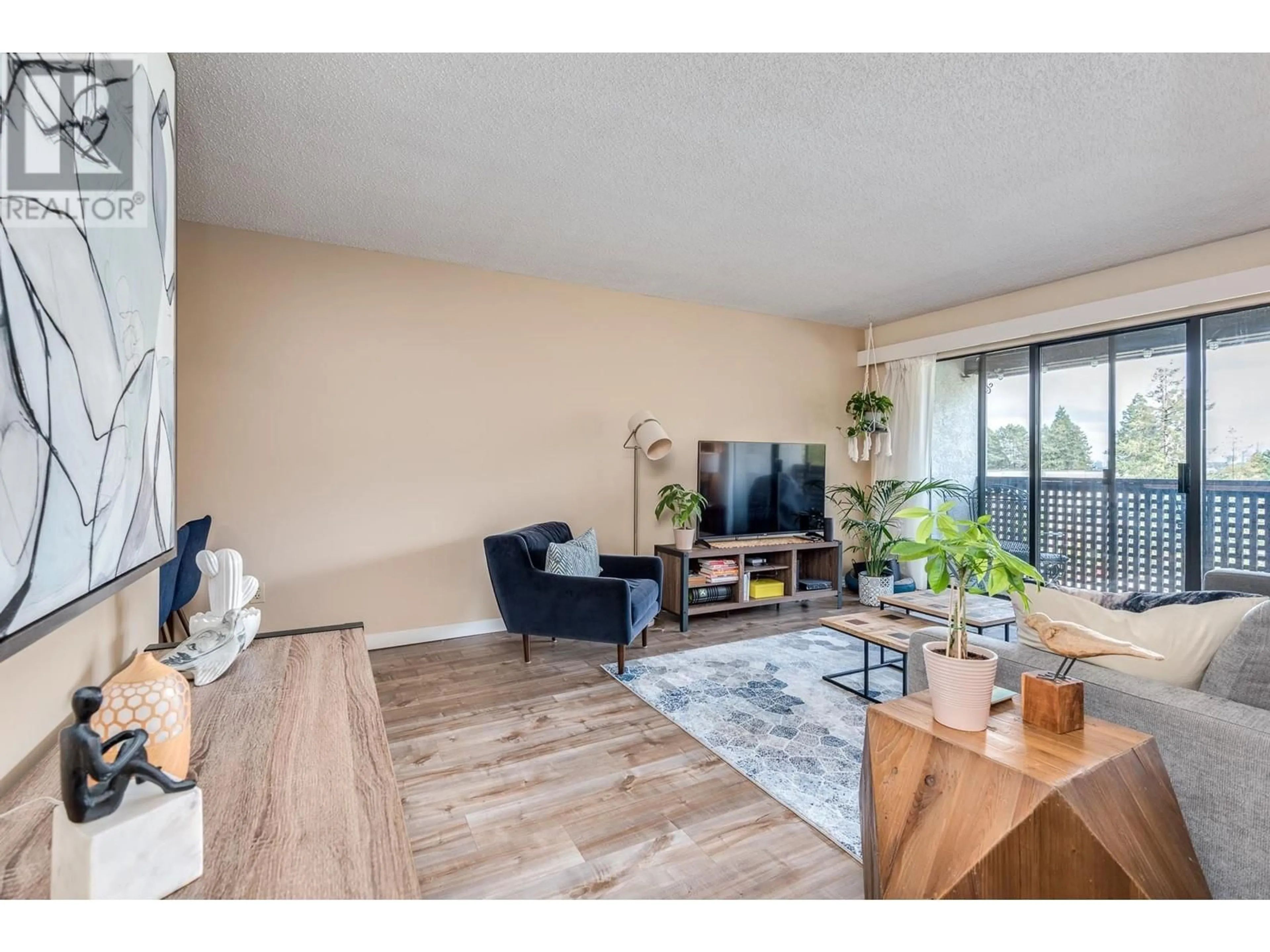 Living room with furniture, wood/laminate floor for 409 - 340 GINGER DRIVE, New Westminster British Columbia V3L5L7