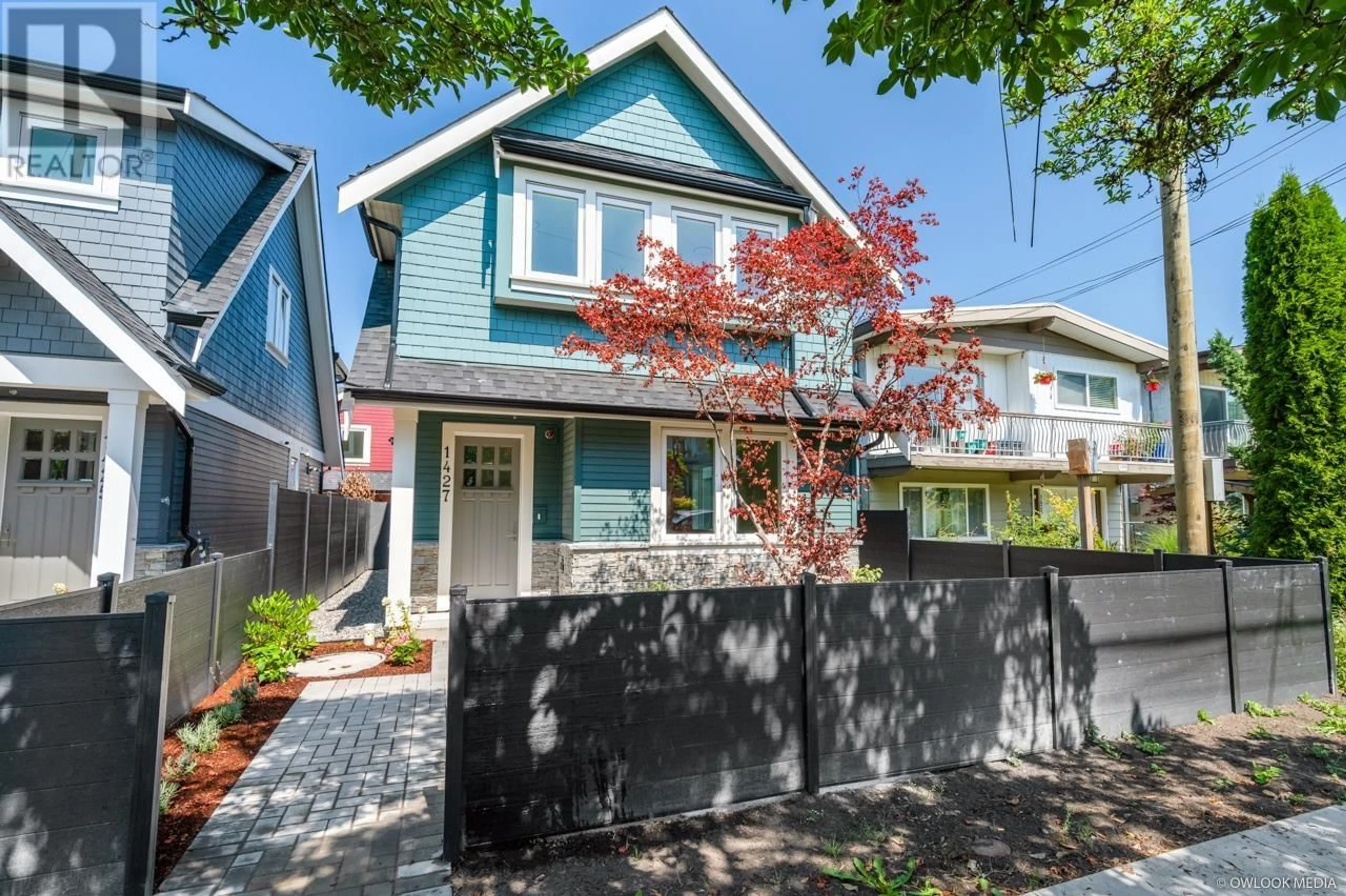 Home with vinyl exterior material, street for 1427 27TH AVENUE, Vancouver British Columbia V5N2W6