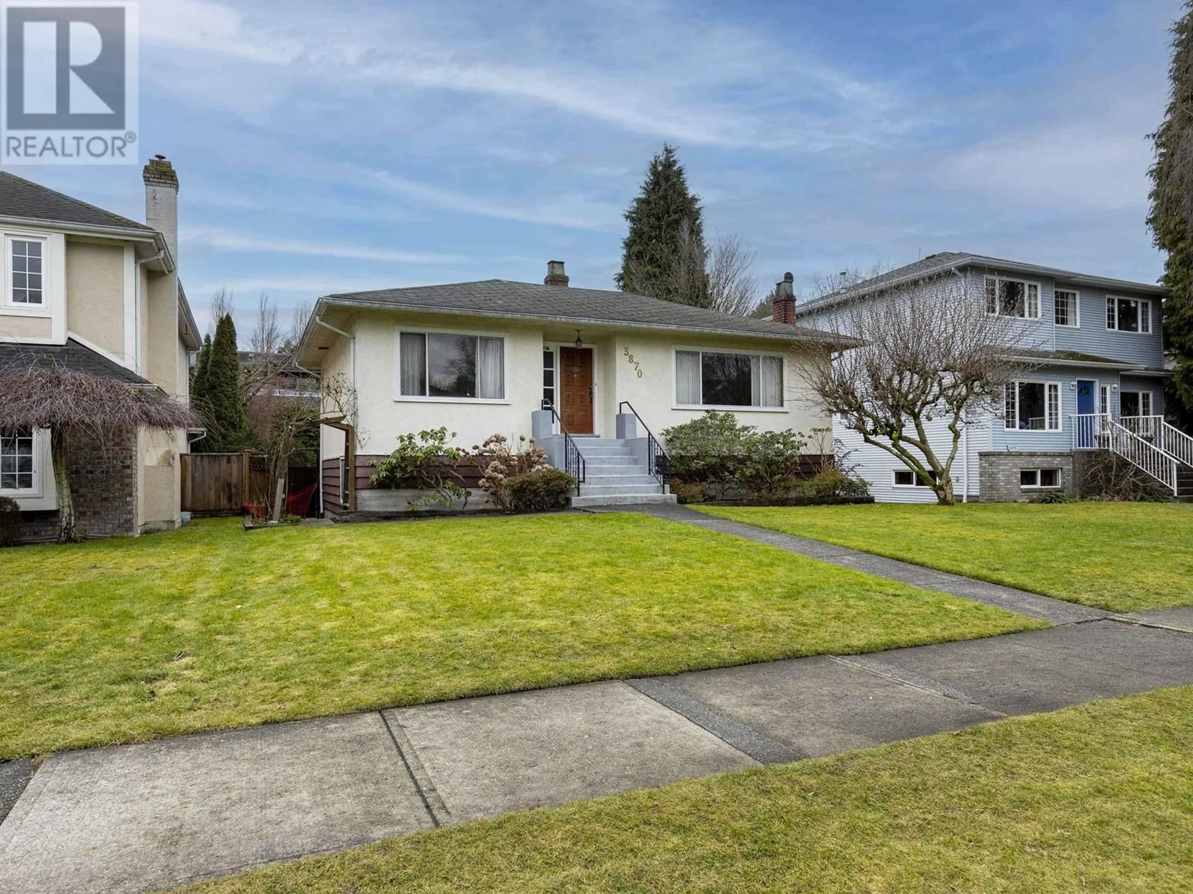 Home with vinyl exterior material, street for 3870 3RD AVENUE, Vancouver British Columbia V6R1M4