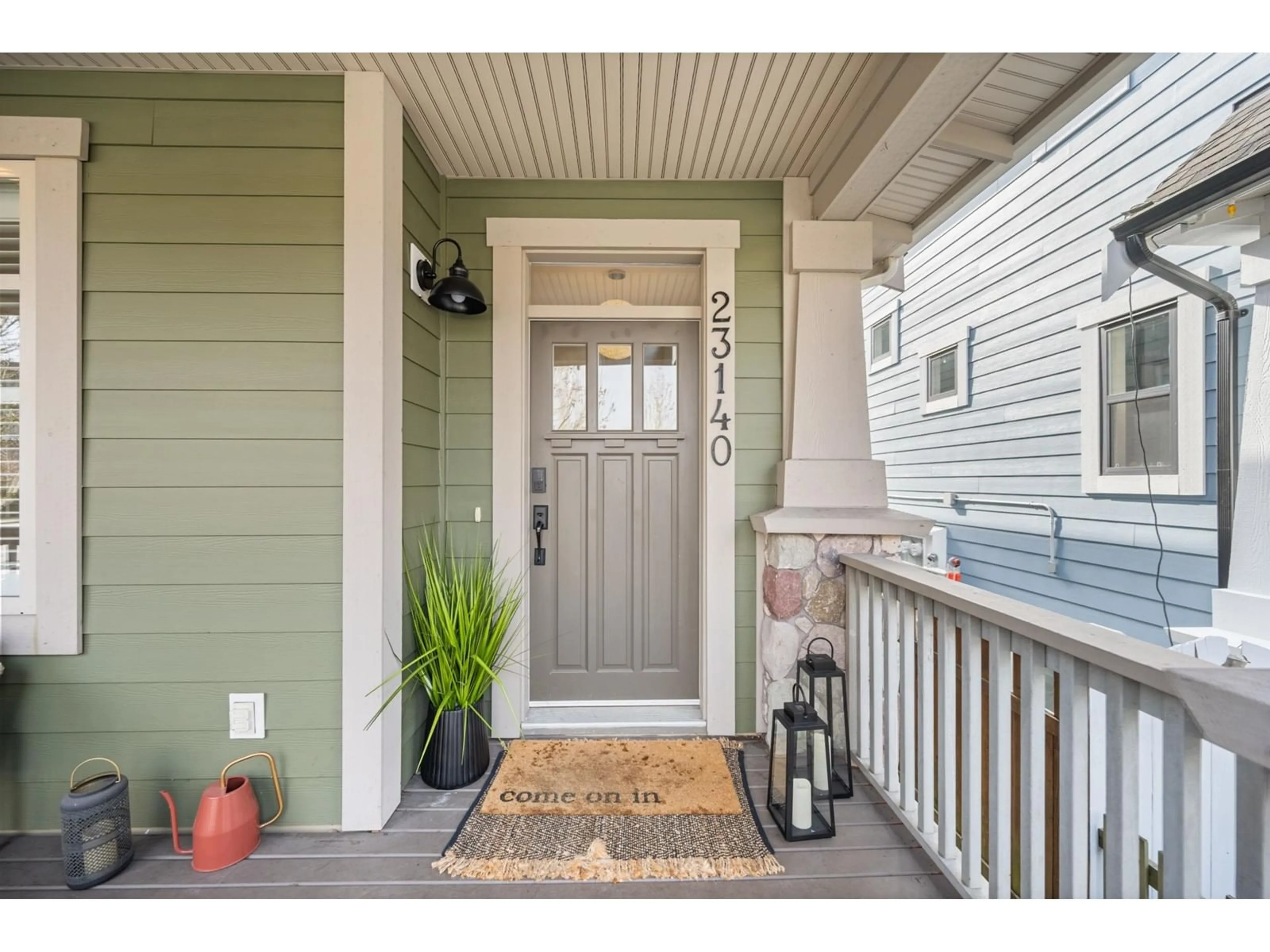 Indoor entryway for 23140 BILLY BROWN ROAD, Langley British Columbia V1M4G1