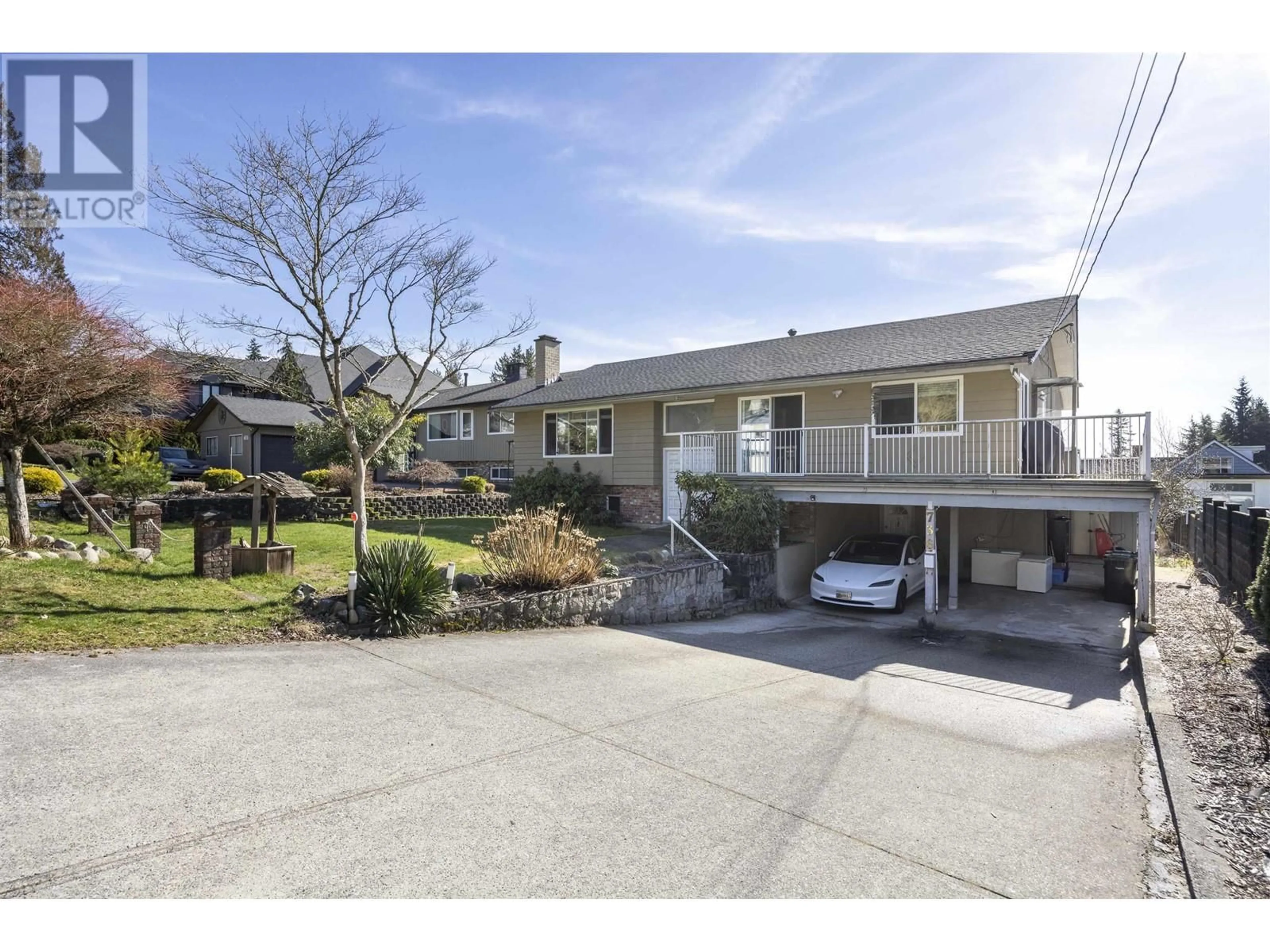 A pic from outside/outdoor area/front of a property/back of a property/a pic from drone, street for 736 SYDNEY AVE, Coquitlam British Columbia V3K3K2