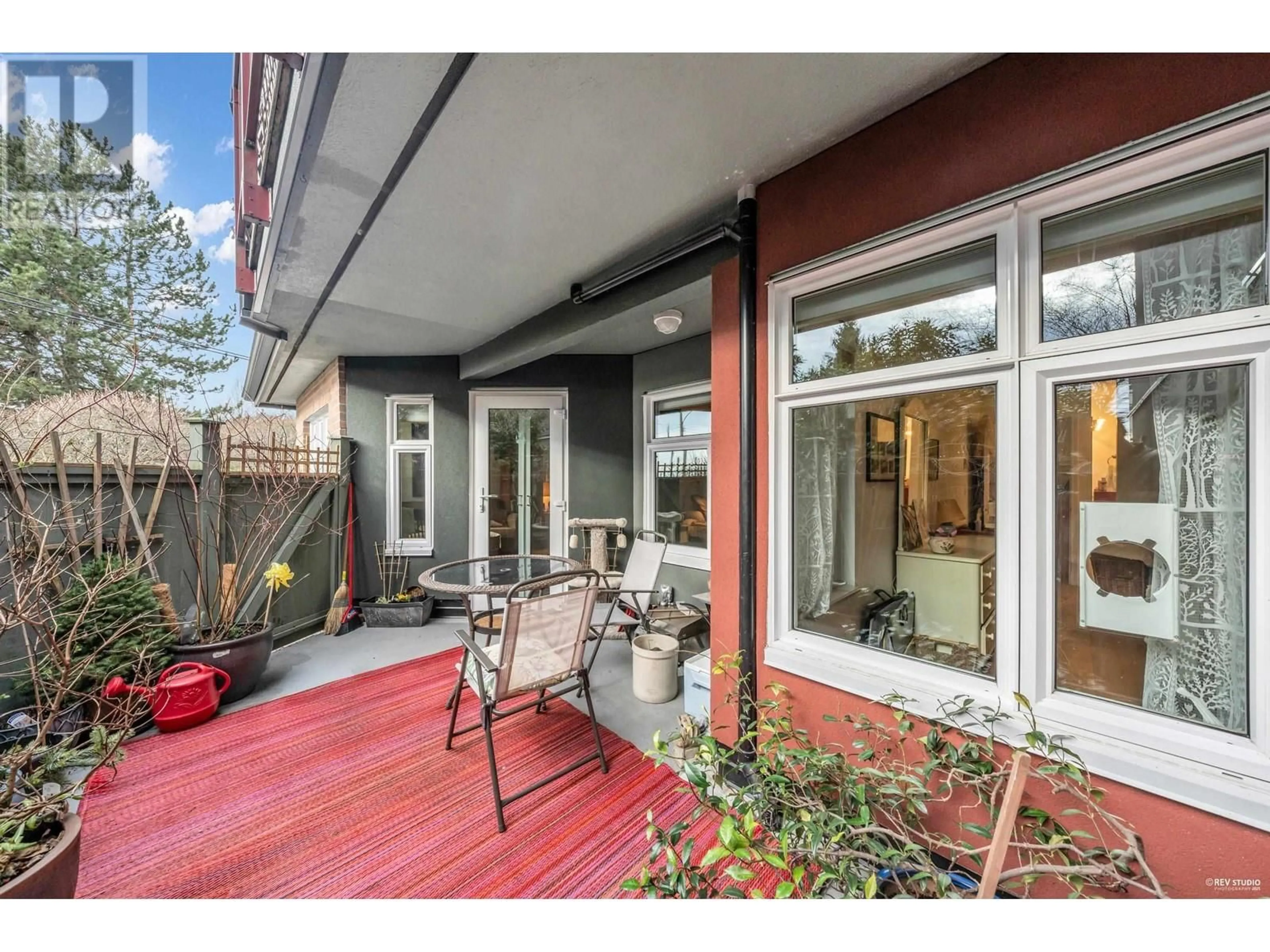 Patio, street for 104 2800 CHESTERFIELD AVENUE, North Vancouver British Columbia V7N4M1