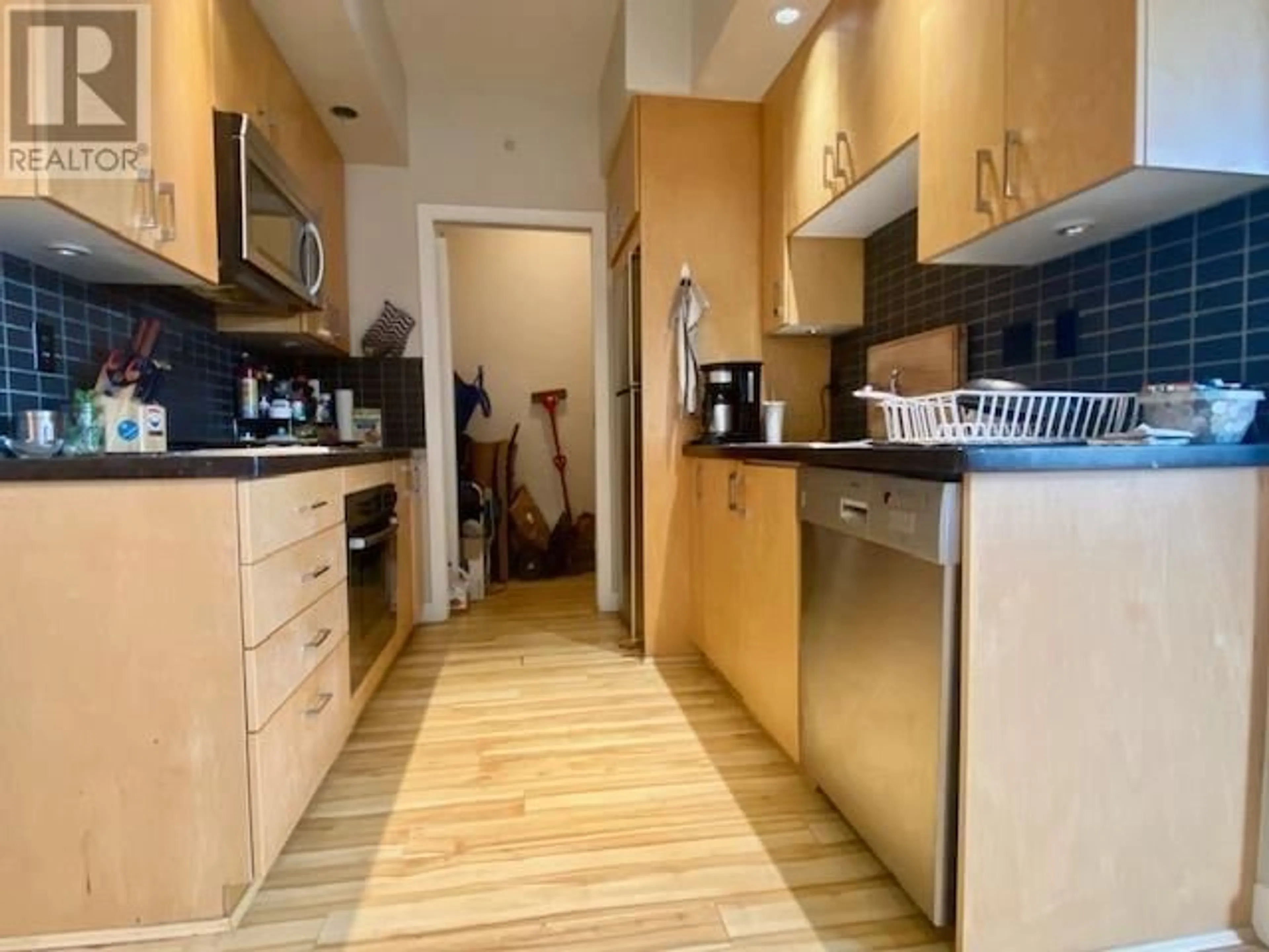 Standard kitchen, unknown for 1104 1050 SMITHE STREET, Vancouver British Columbia V6E4T4