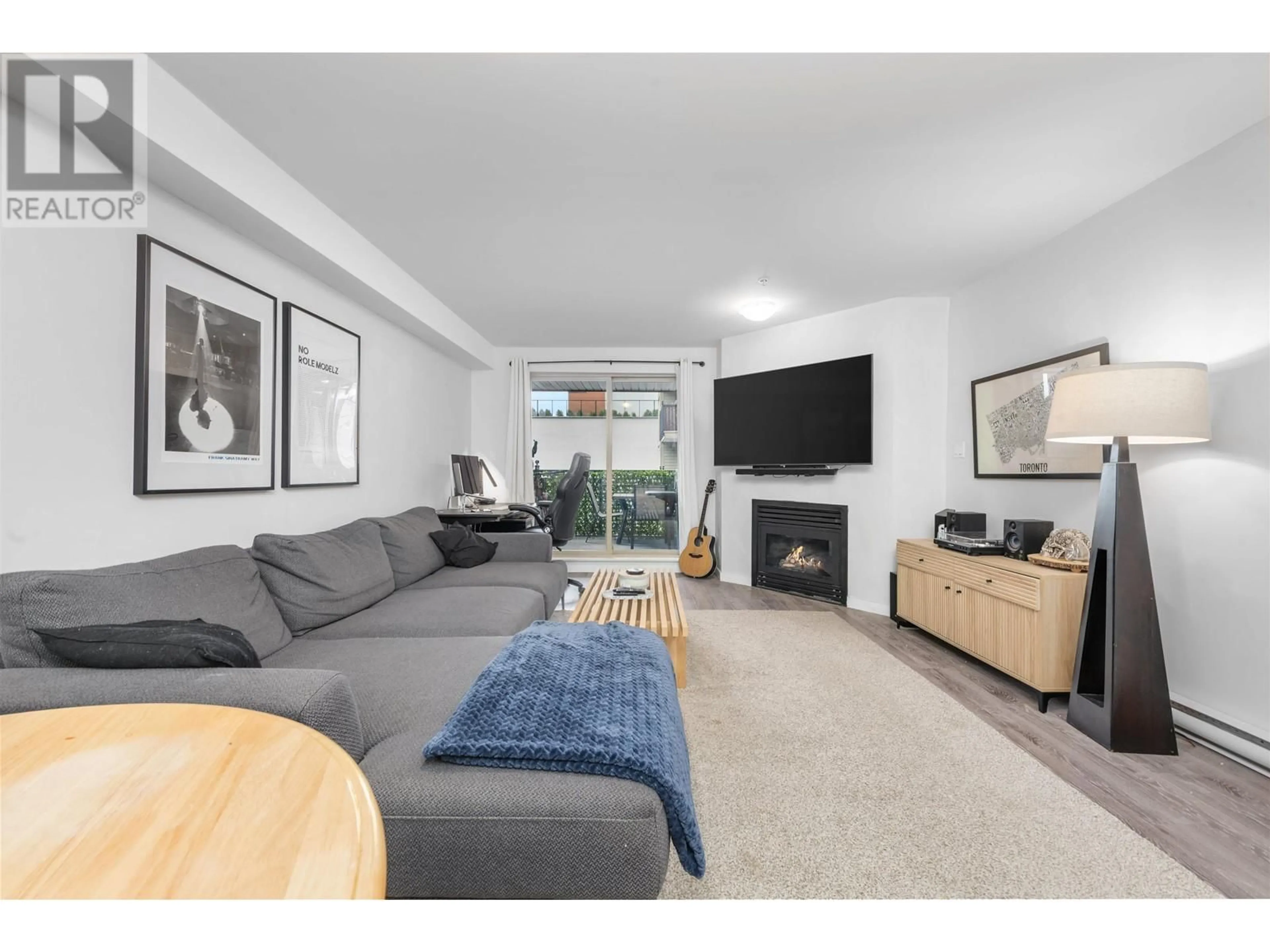 Living room with furniture, unknown for 106 - 38003 SECOND AVENUE, Squamish British Columbia V8B0C4