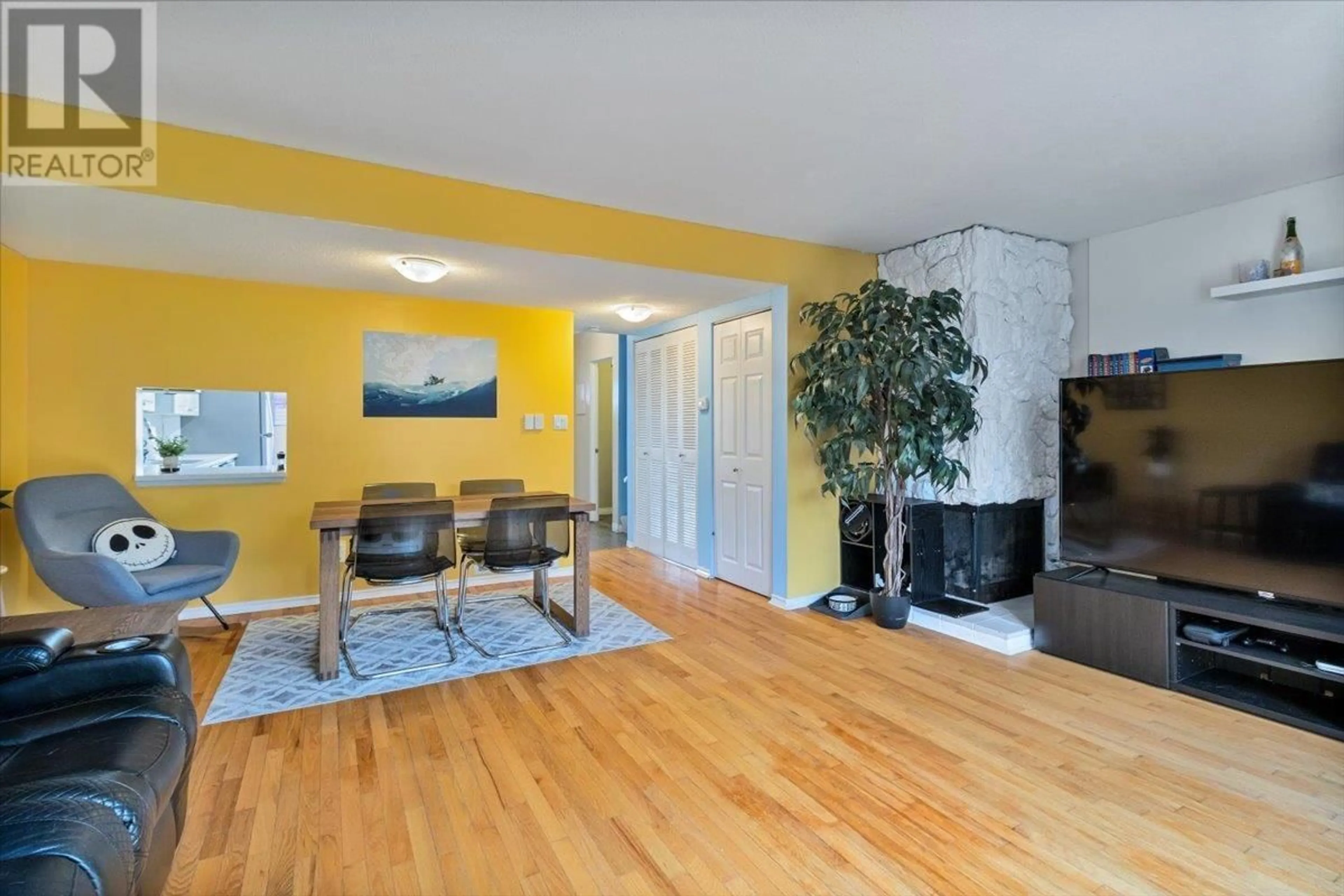 Living room with furniture, wood/laminate floor for 526 9651 GLENDOWER DRIVE, Richmond British Columbia V7A2Y6