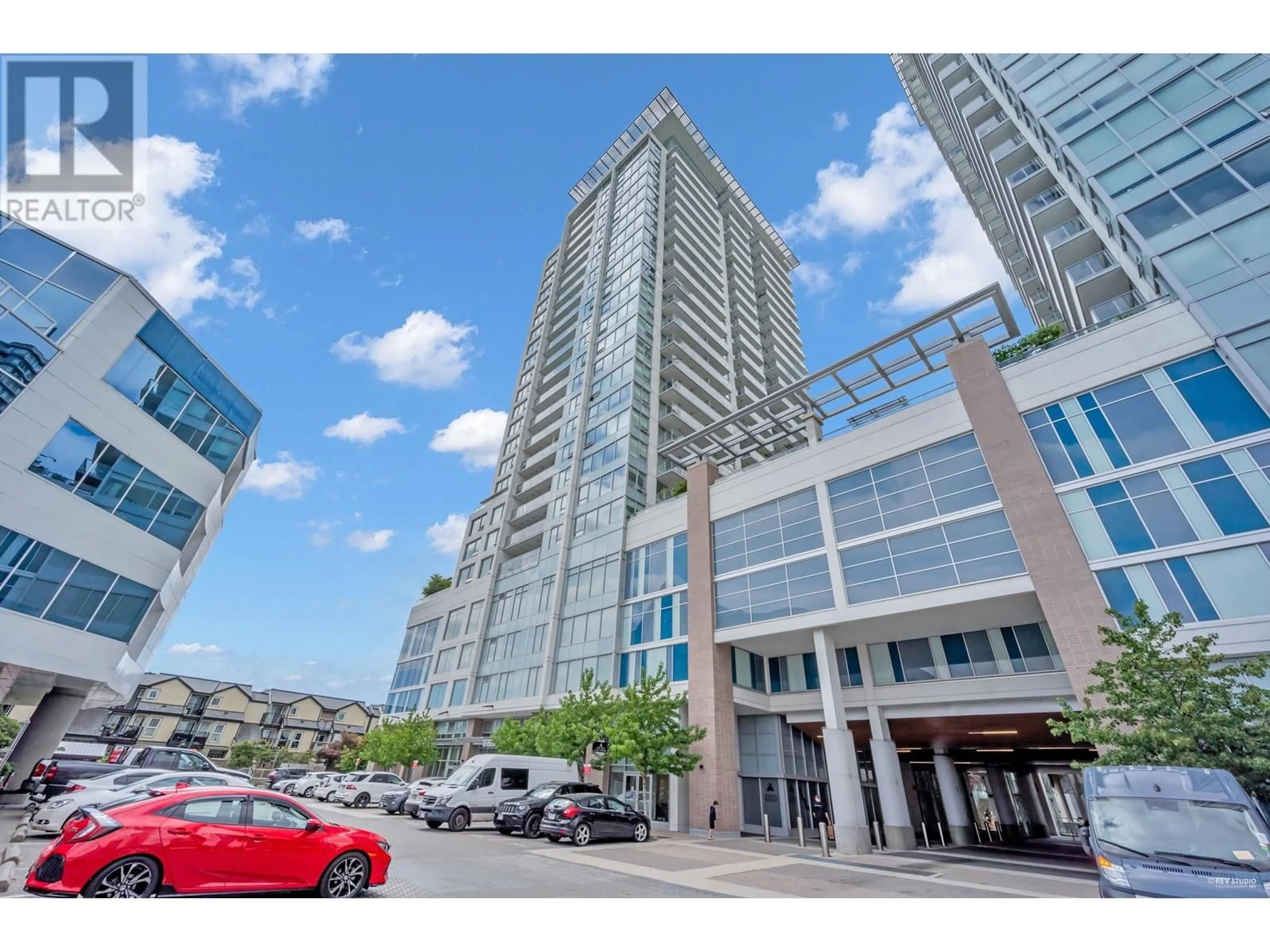 Indoor foyer for 607 988 QUAYSIDE DRIVE, New Westminster British Columbia V3M0L5