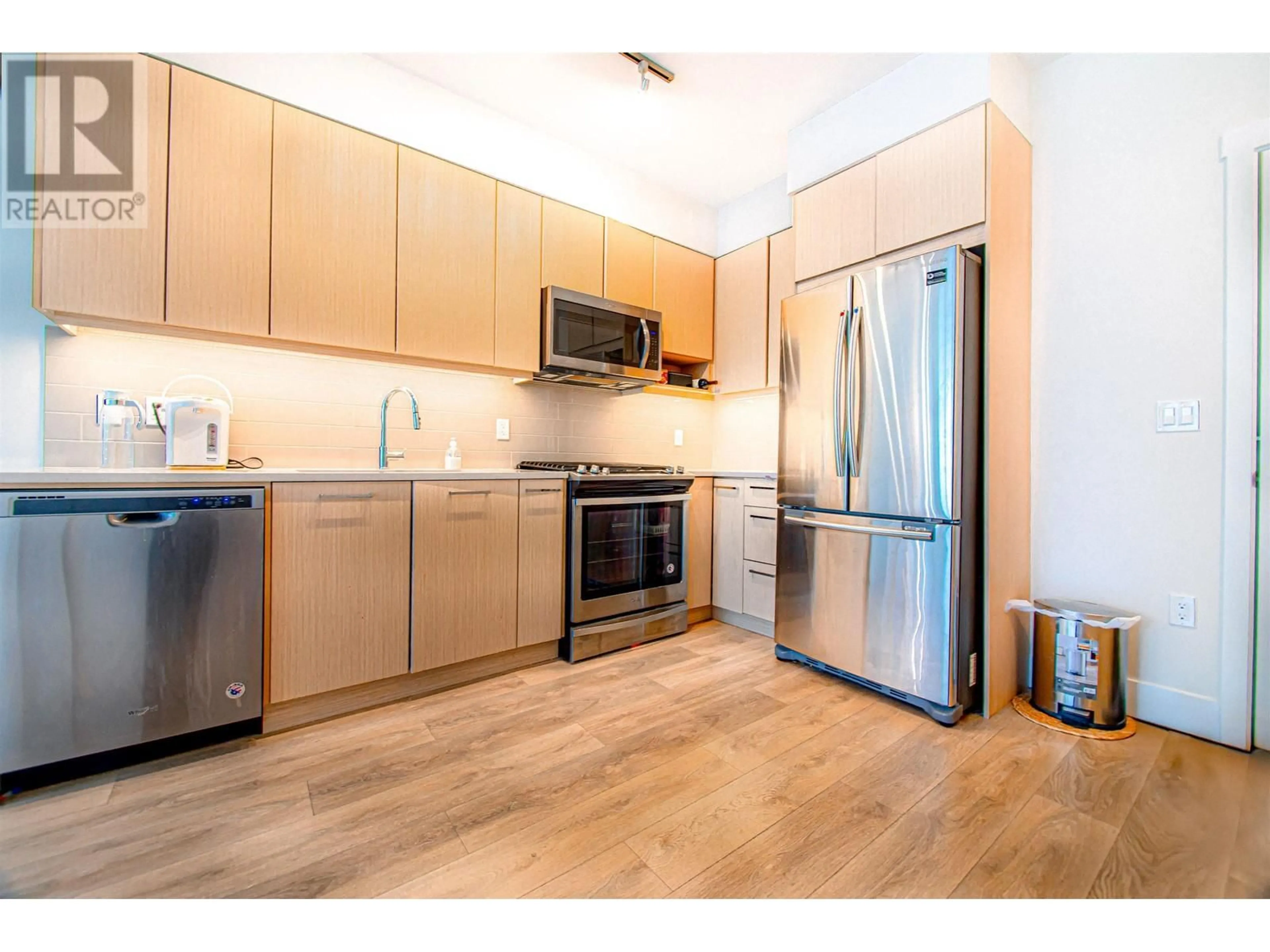 Standard kitchen, wood/laminate floor for 104 1306 FIFTH AVENUE, New Westminster British Columbia V3M0K5