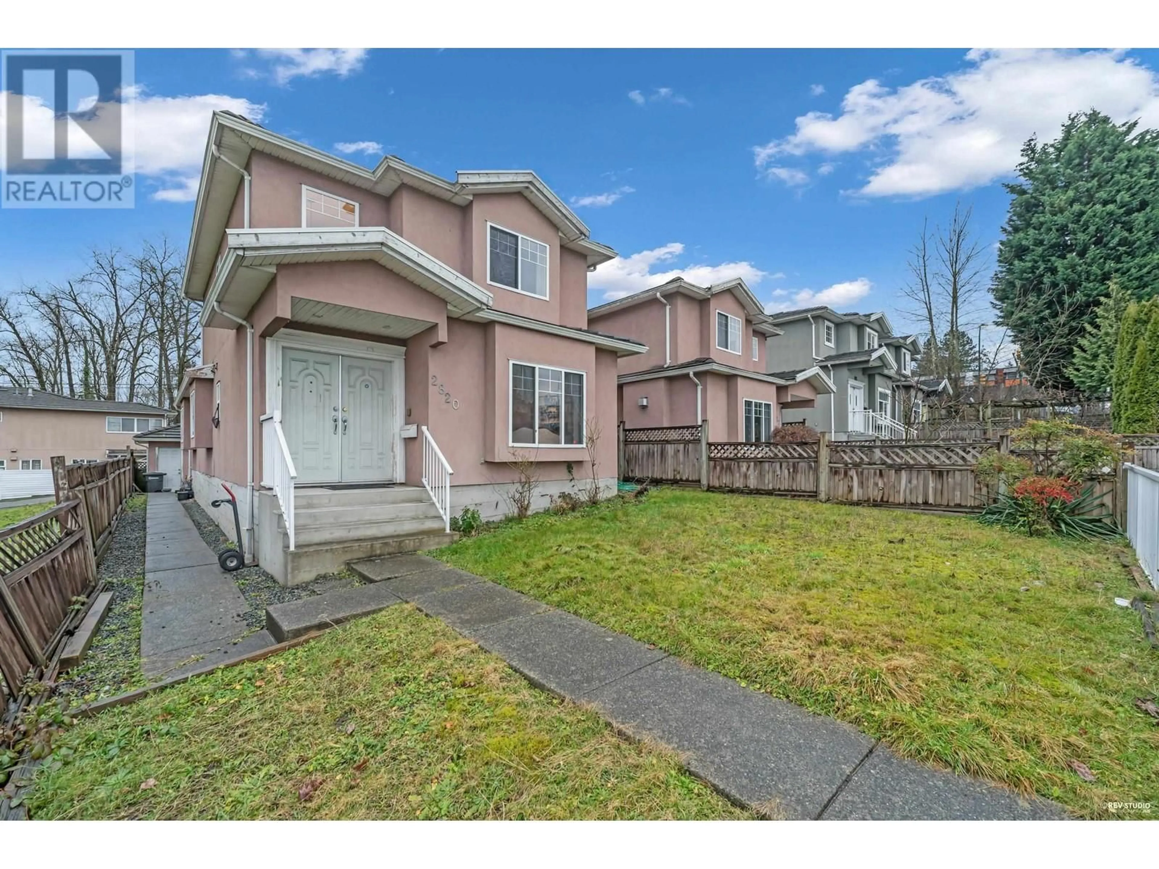 A pic from outside/outdoor area/front of a property/back of a property/a pic from drone, street for 2820 BOUNDARY ROAD, Burnaby British Columbia V5M3Z8