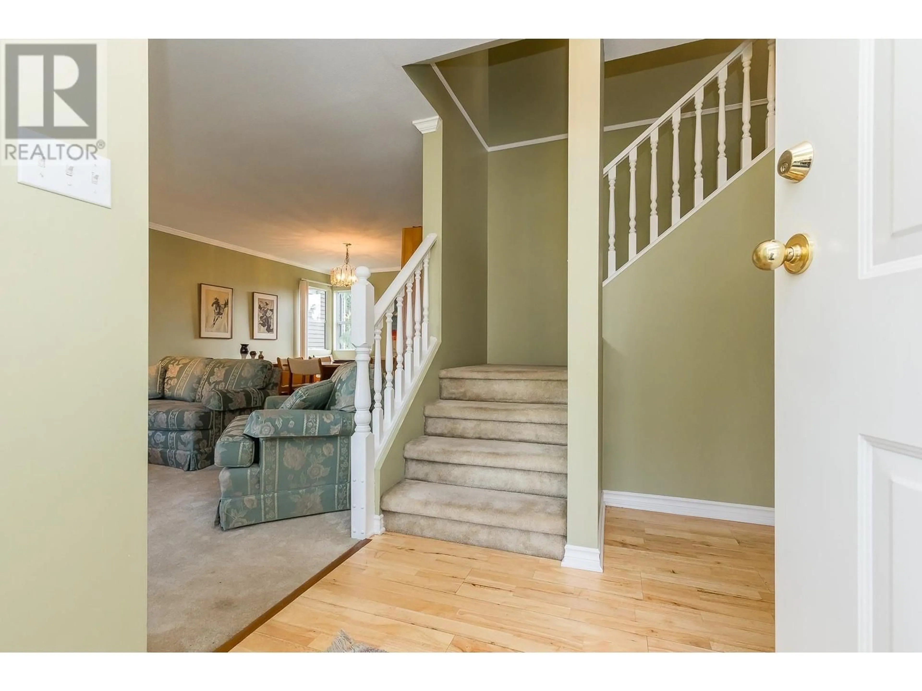 Indoor entryway for 23519 TAMARACK LANE, Maple Ridge British Columbia V2W1B1