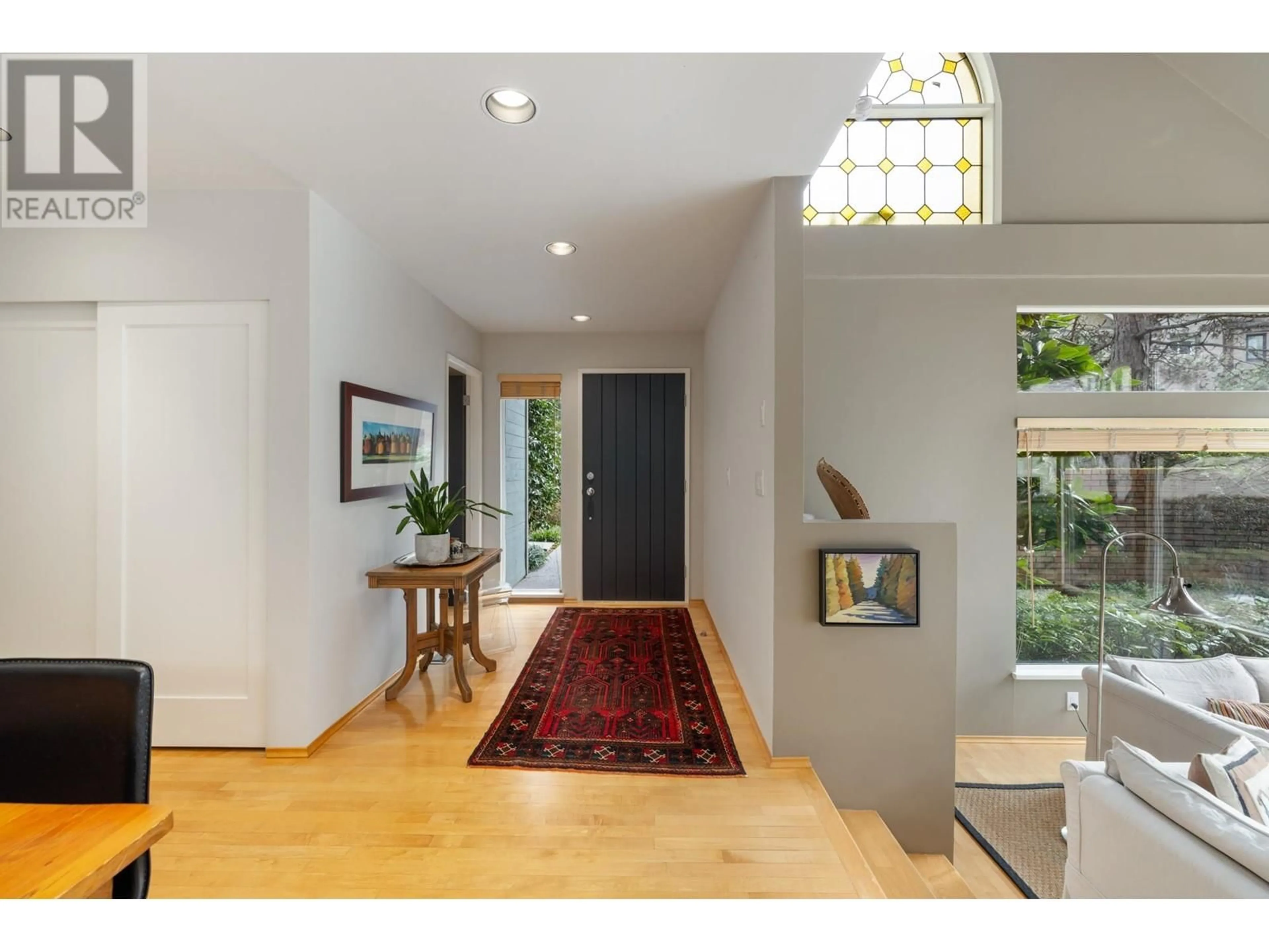 Indoor entryway for 6032 GLENWYND PLACE, West Vancouver British Columbia V7W2W5