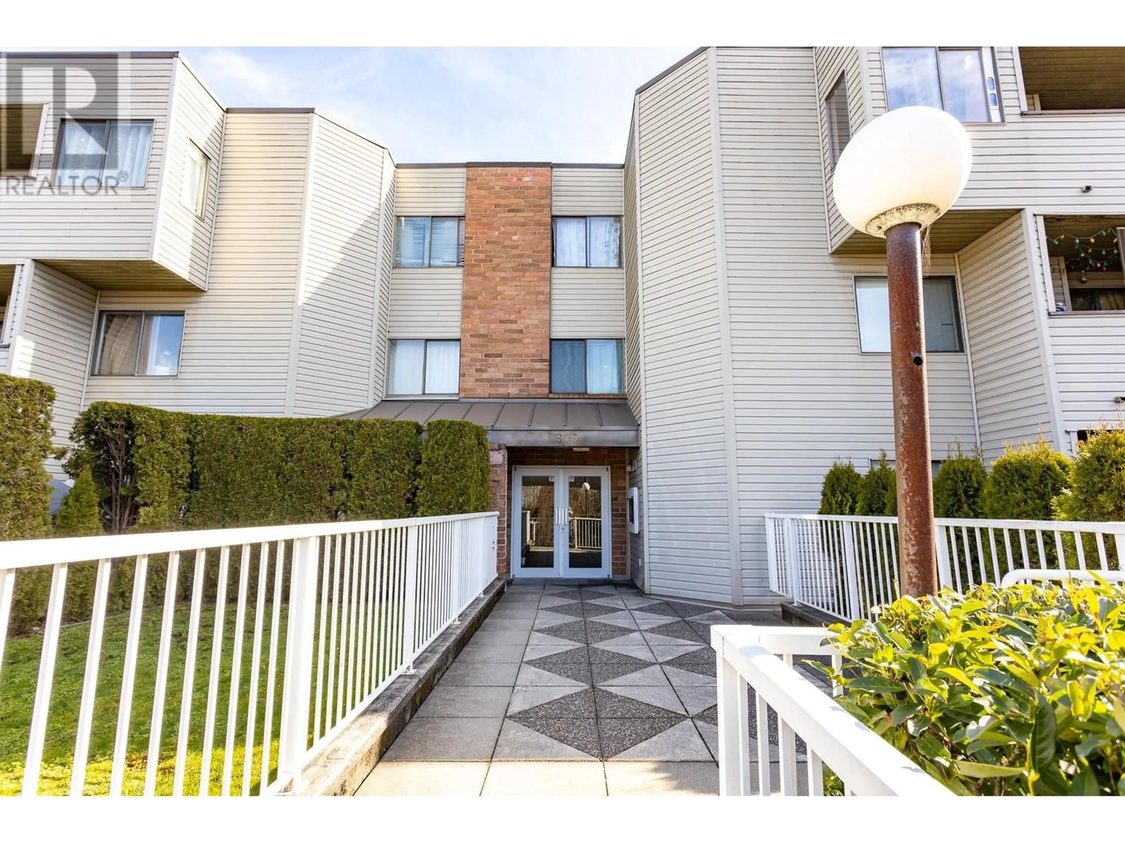 Patio, unknown for 212 - 615 NORTH ROAD, Coquitlam British Columbia V3J1P1