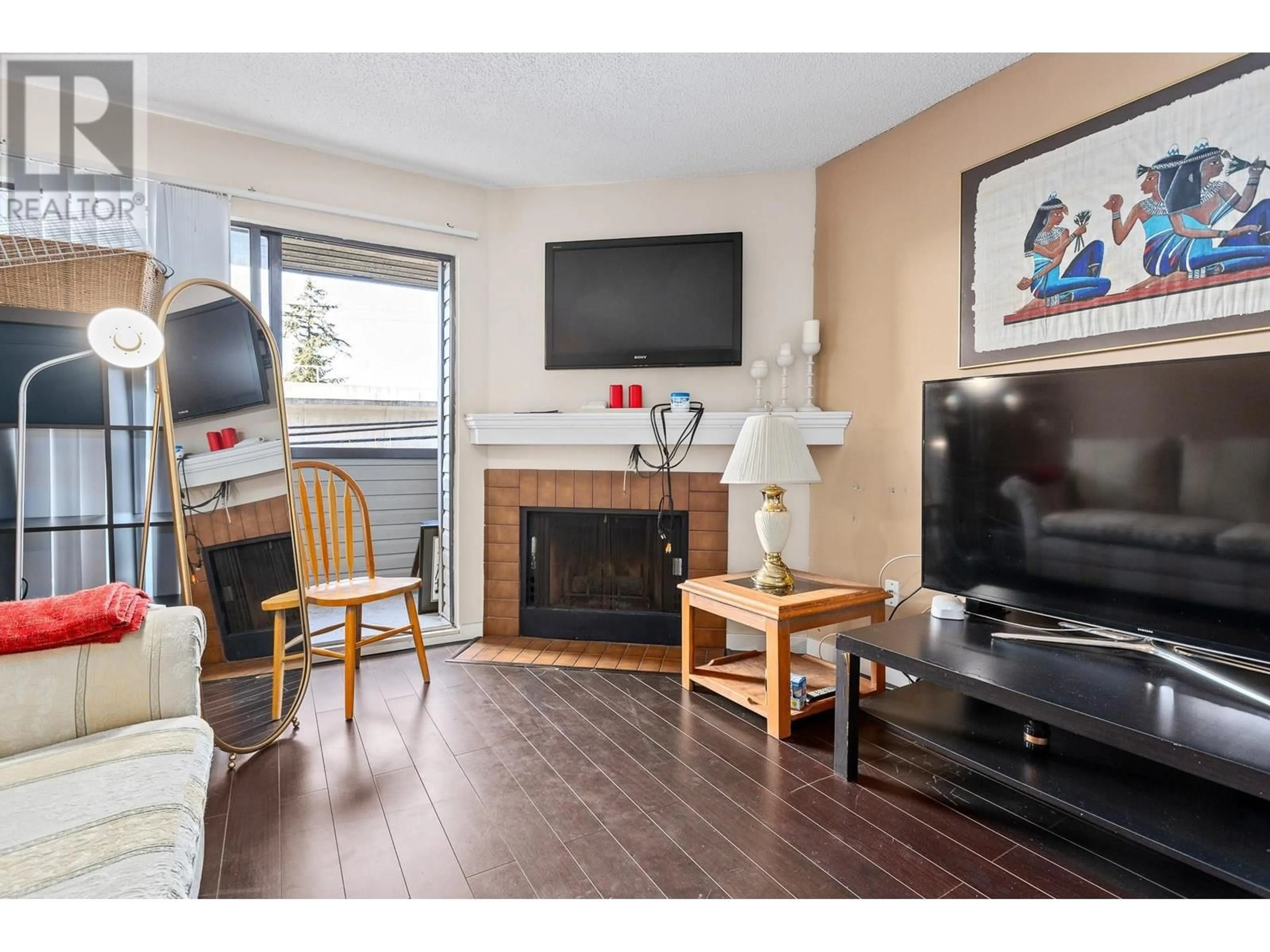 Living room with furniture, wood/laminate floor for 212 615 NORTH ROAD, Coquitlam British Columbia V3J1P1