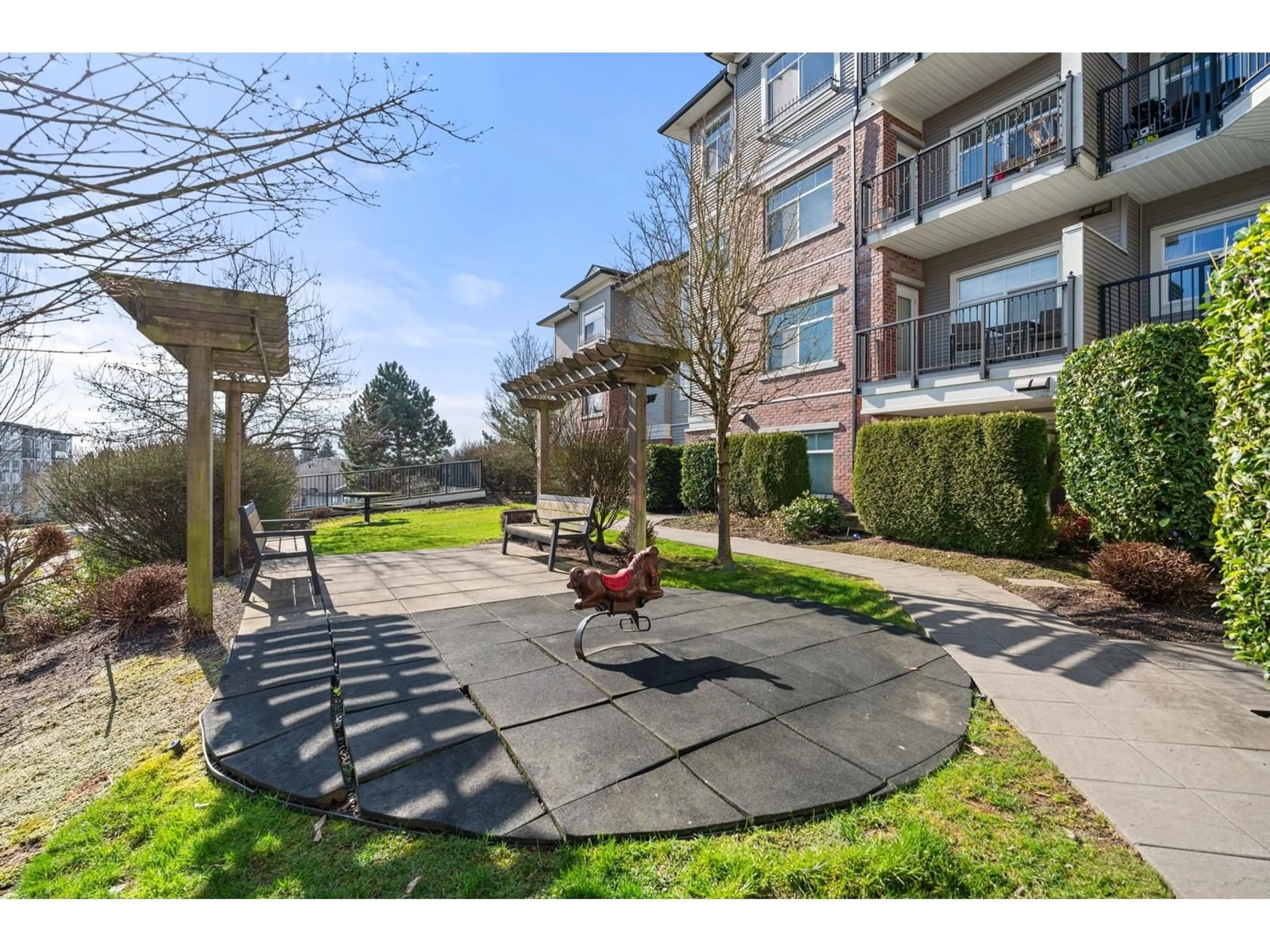 Patio, street for 403 19530 65 AVENUE, Surrey British Columbia V4N6M1