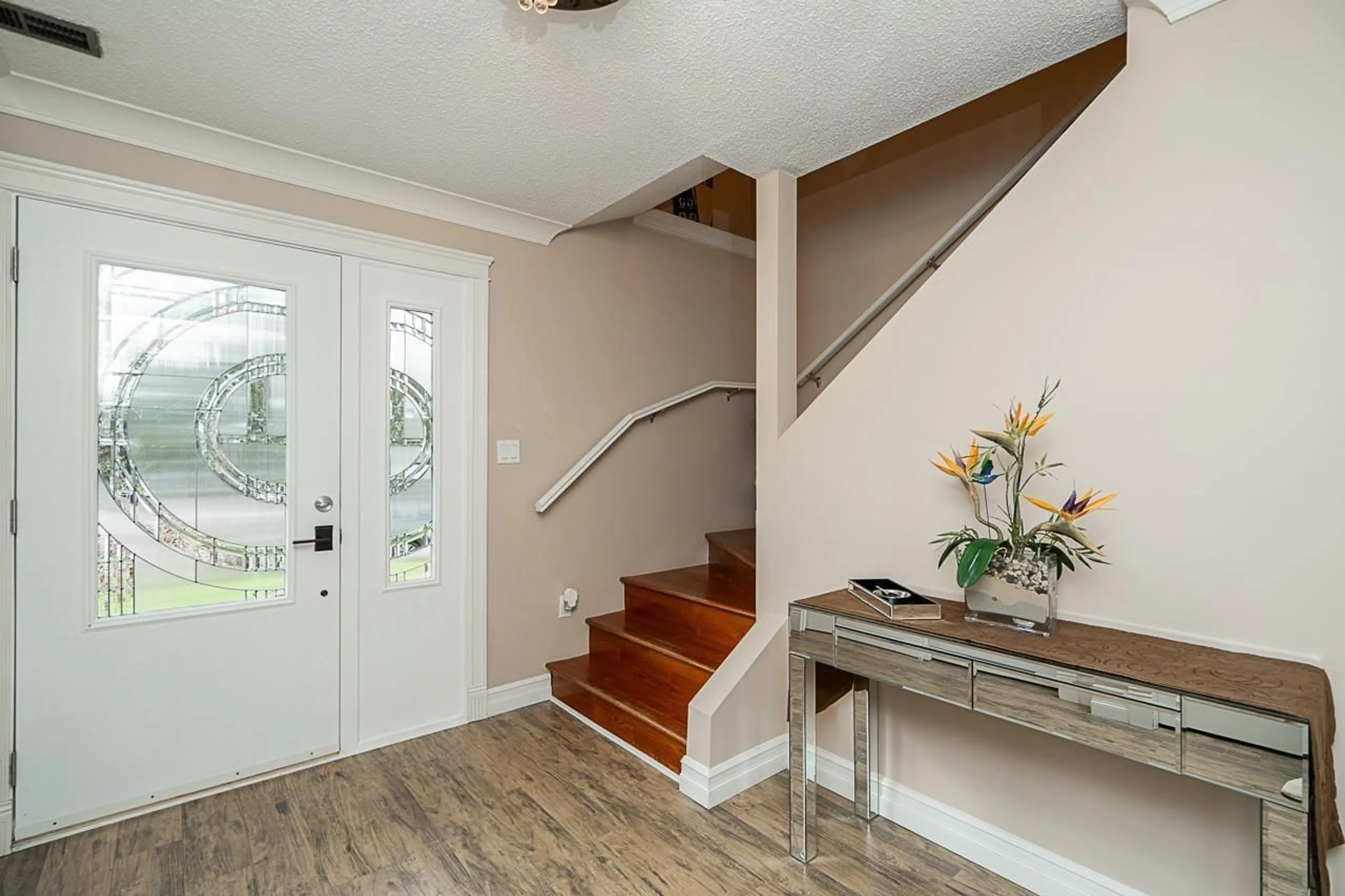 Indoor entryway for 11368 ALPEN PLACE, Surrey British Columbia V3R6T3