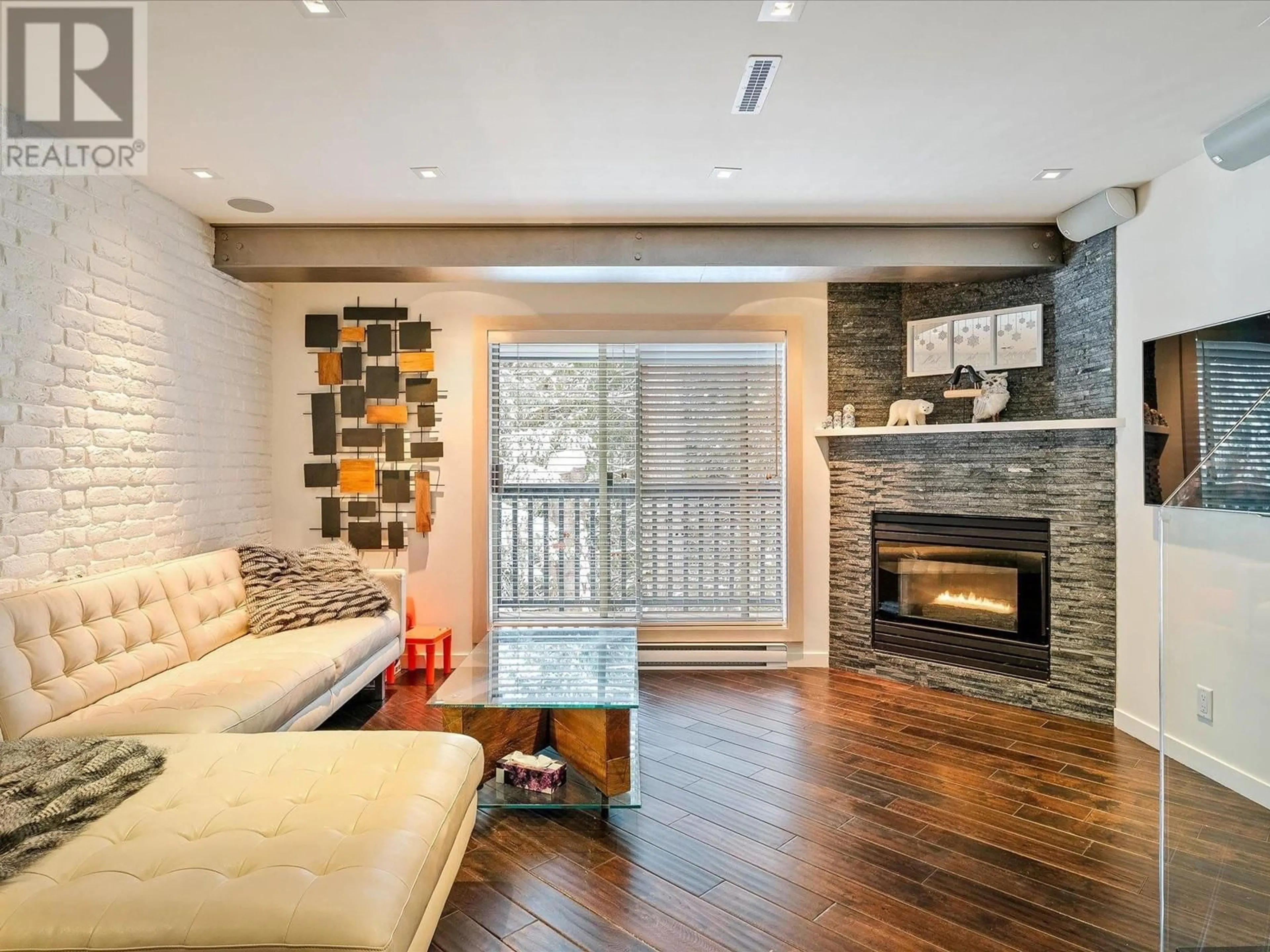 Living room with furniture, wood/laminate floor for 4 - 3102 PANORAMA RIDGE, Whistler British Columbia V8E0V3