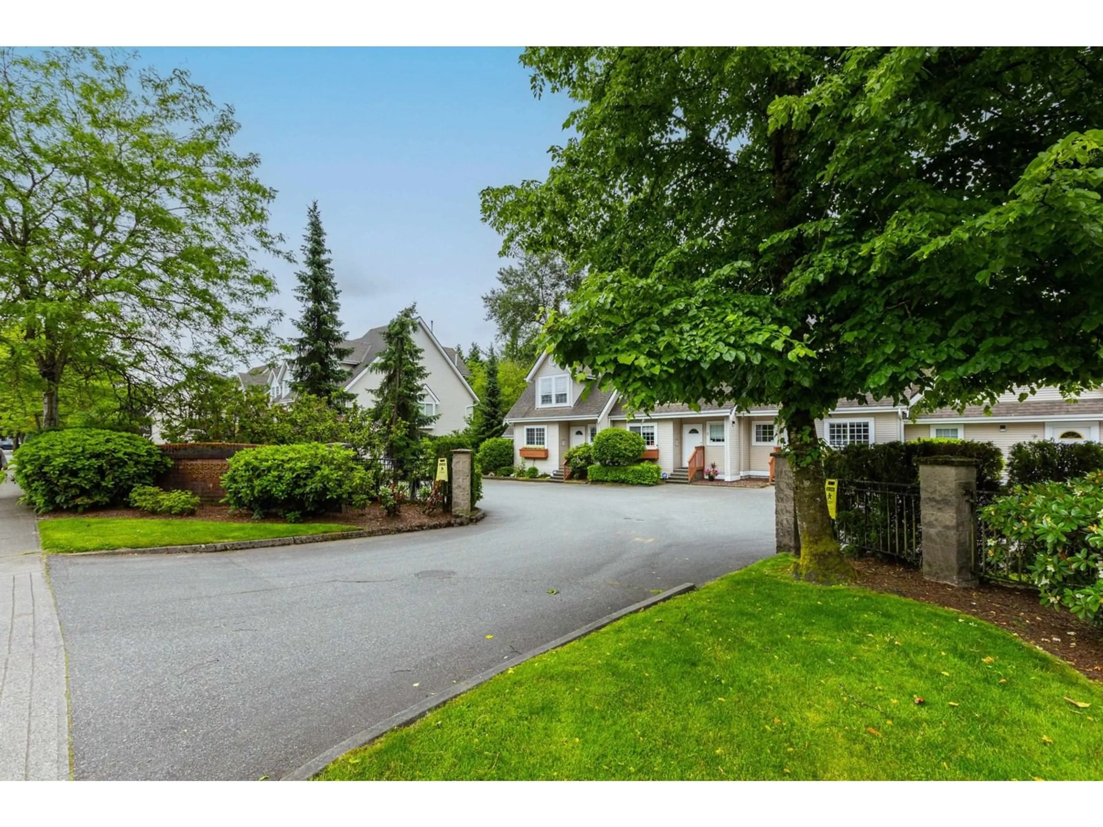 A pic from outside/outdoor area/front of a property/back of a property/a pic from drone, street for 10 19948 WILLOUGHBY WAY, Langley British Columbia V2Y1M6