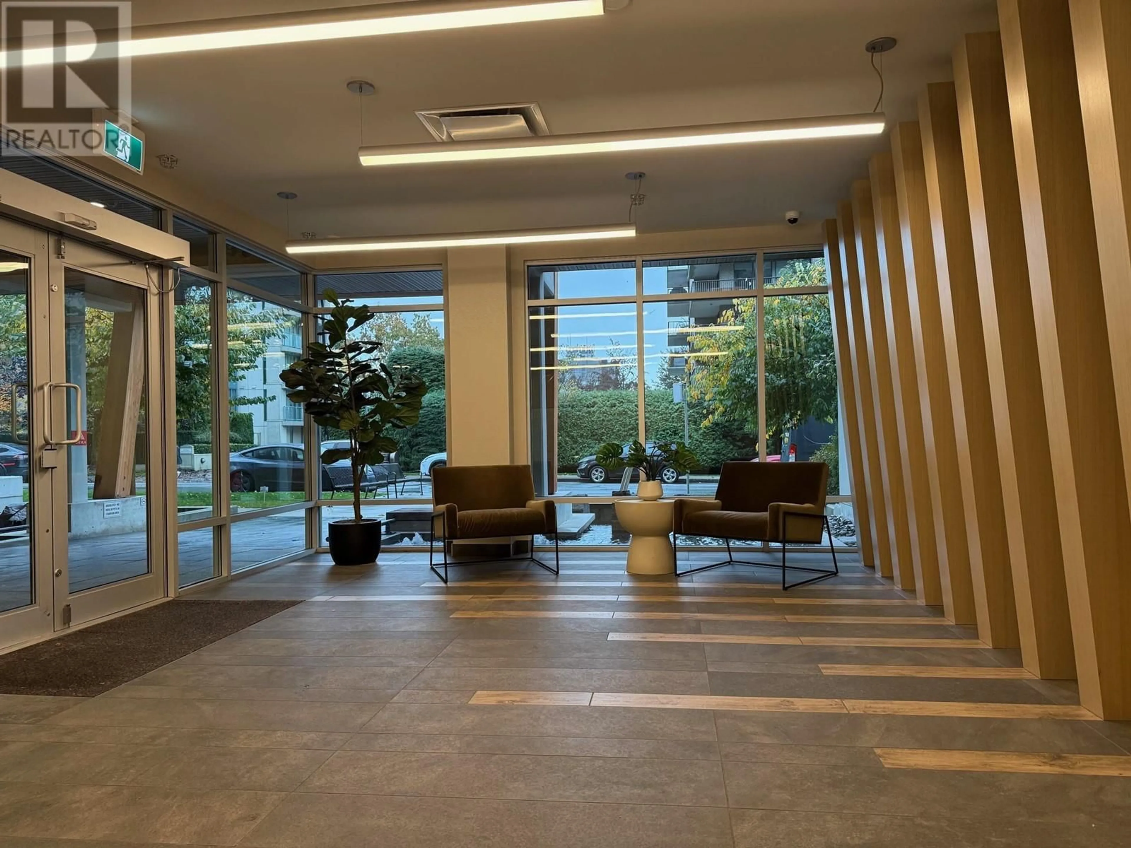 Lobby for 202 - 108 8TH STREET, North Vancouver British Columbia V7L0H1