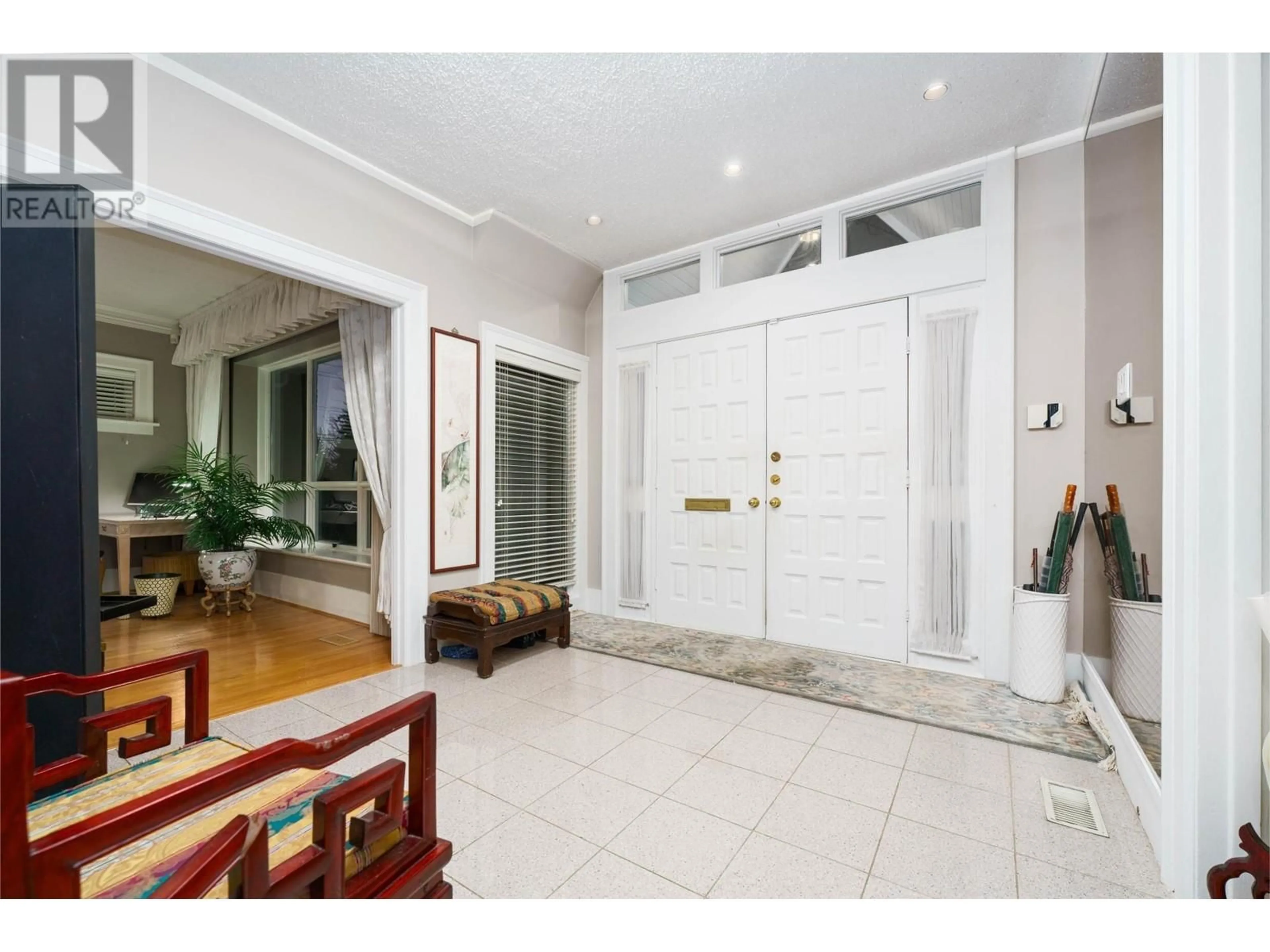 Indoor foyer for 1450 W 40TH AVENUE, Vancouver British Columbia V6M1V6