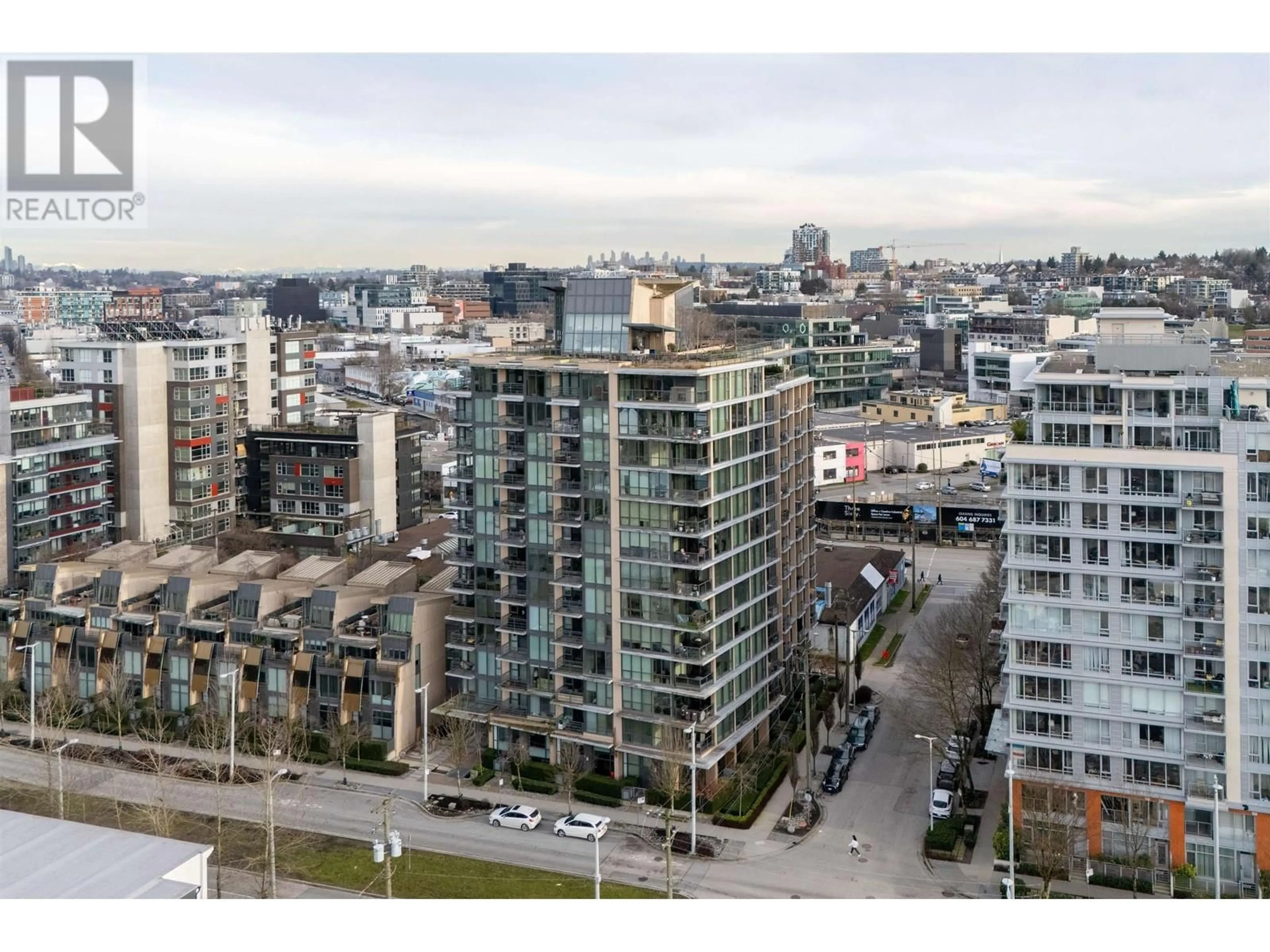 A pic from outside/outdoor area/front of a property/back of a property/a pic from drone, city buildings view from balcony for 611 288 W 1ST AVENUE, Vancouver British Columbia V5Y0E9