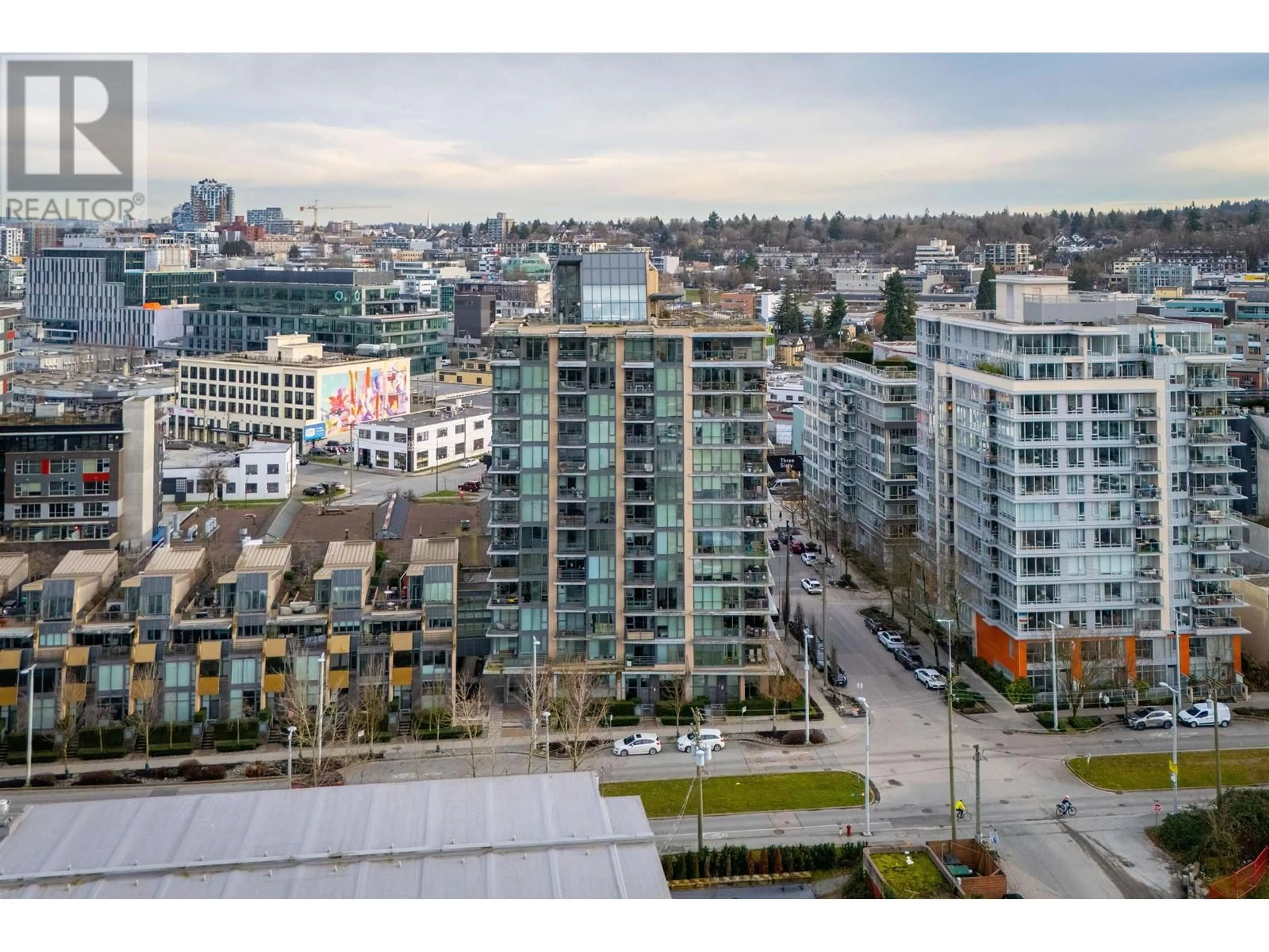 A pic from outside/outdoor area/front of a property/back of a property/a pic from drone, city buildings view from balcony for 611 288 W 1ST AVENUE, Vancouver British Columbia V5Y0E9