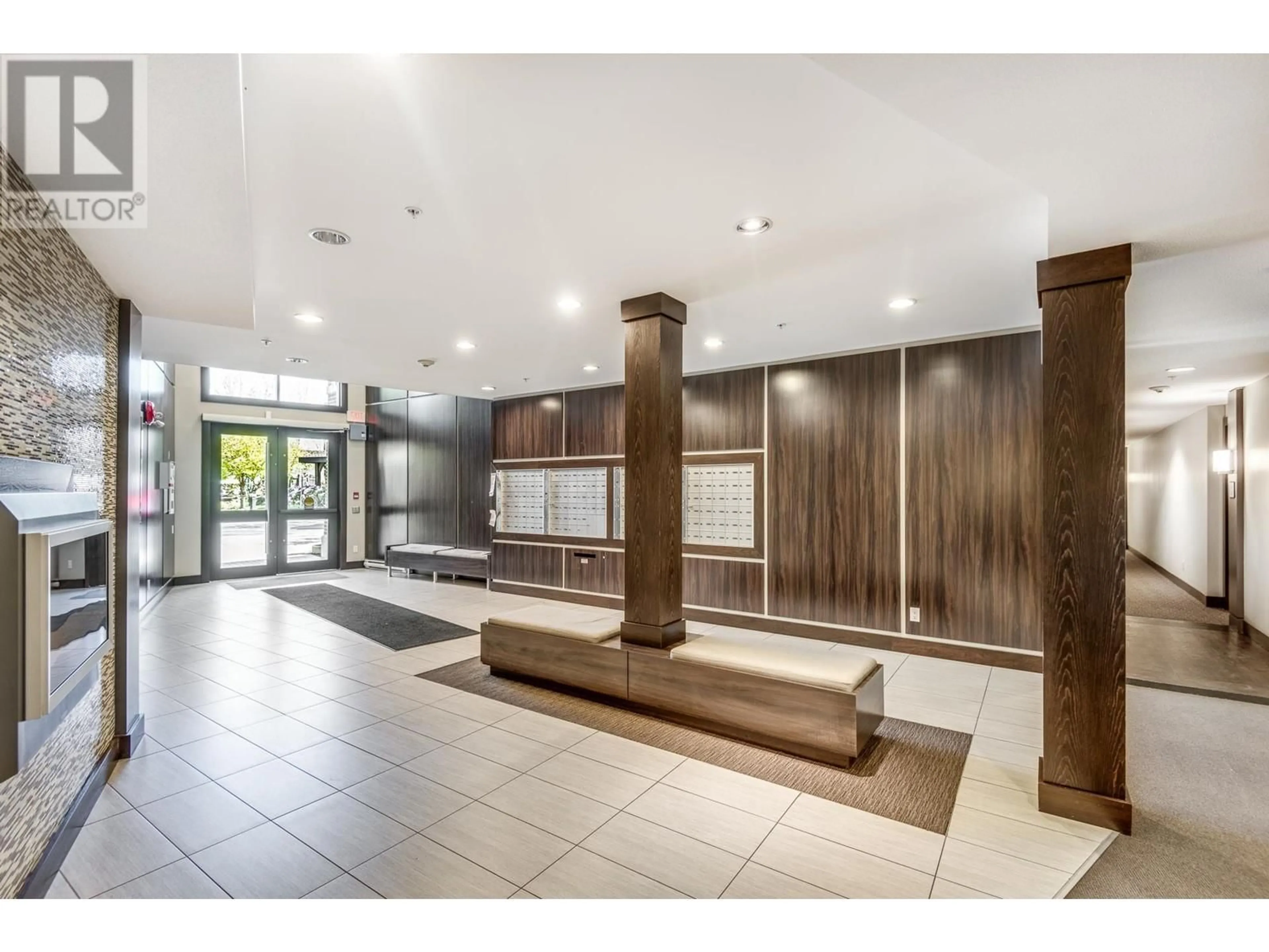 Indoor foyer for 220 5788 SIDLEY STREET, Burnaby British Columbia V5J0E4