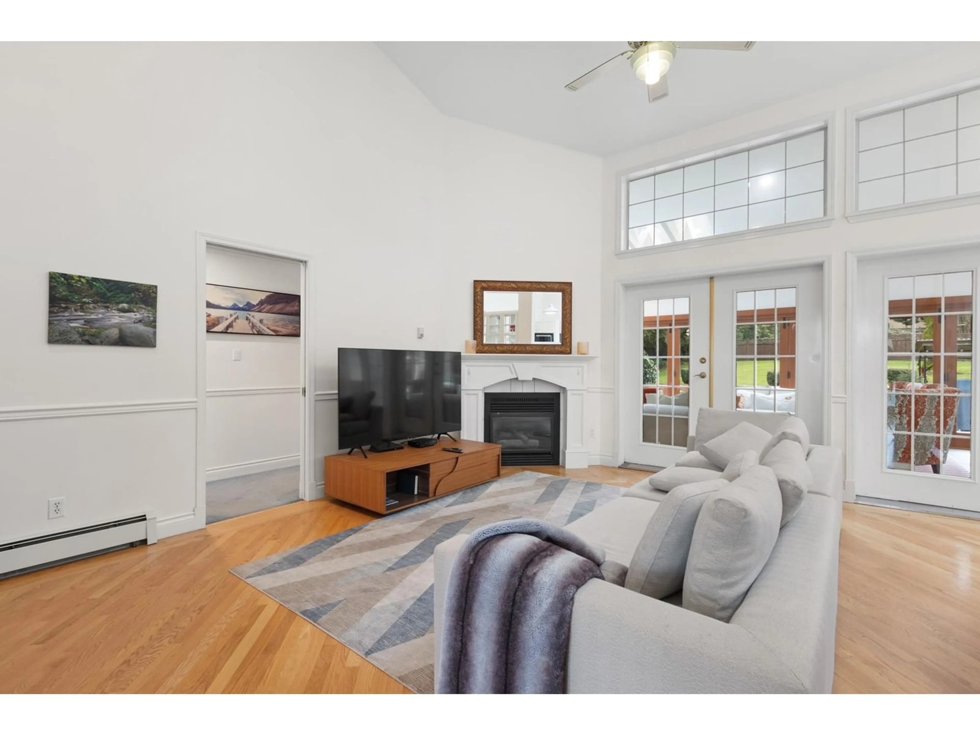 Living room with furniture, unknown for 15186 73B, Surrey British Columbia V3S8B7
