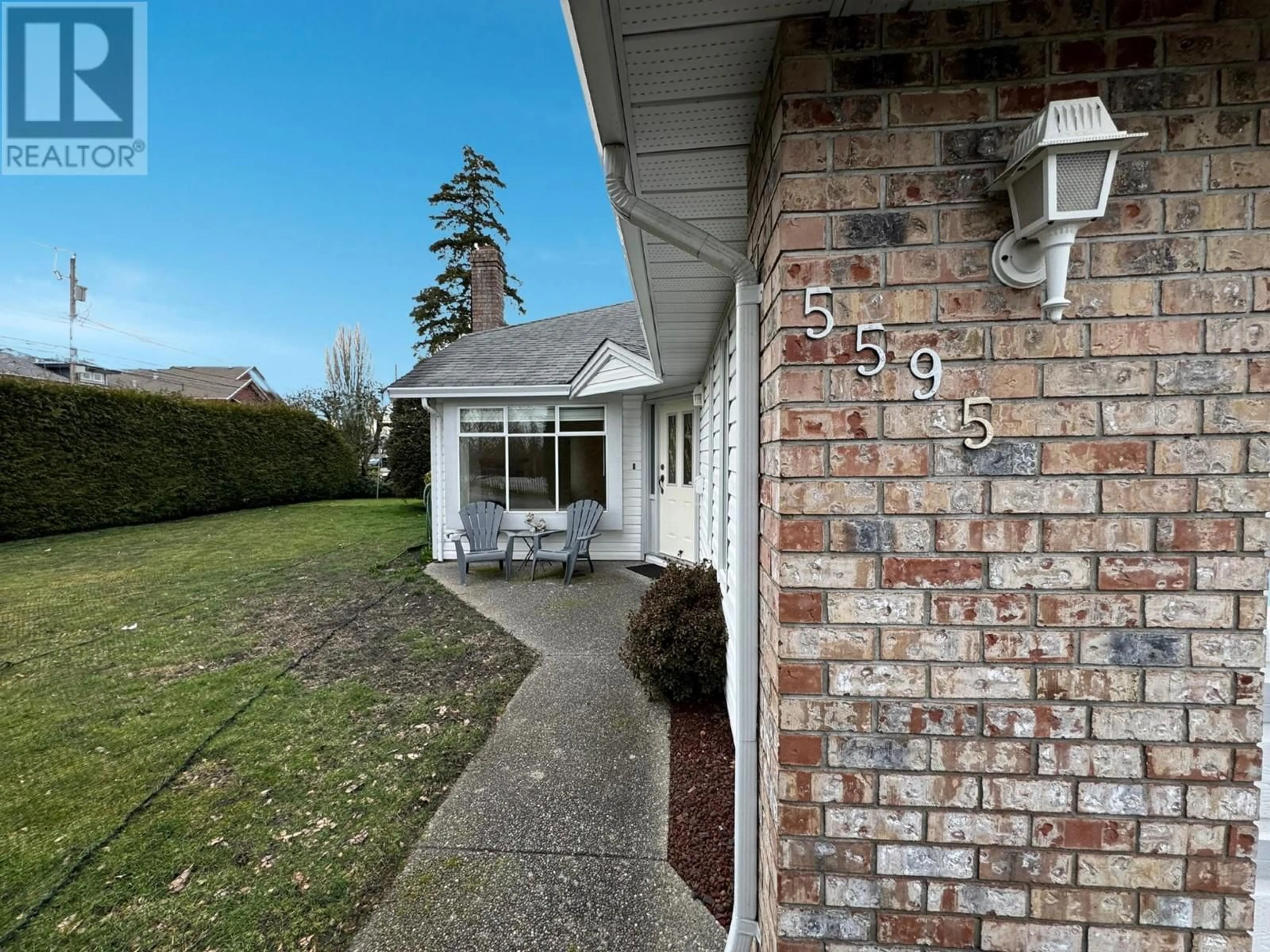 A pic from outside/outdoor area/front of a property/back of a property/a pic from drone, street for 5595 DOWLER ROAD, Delta British Columbia V4K4M3