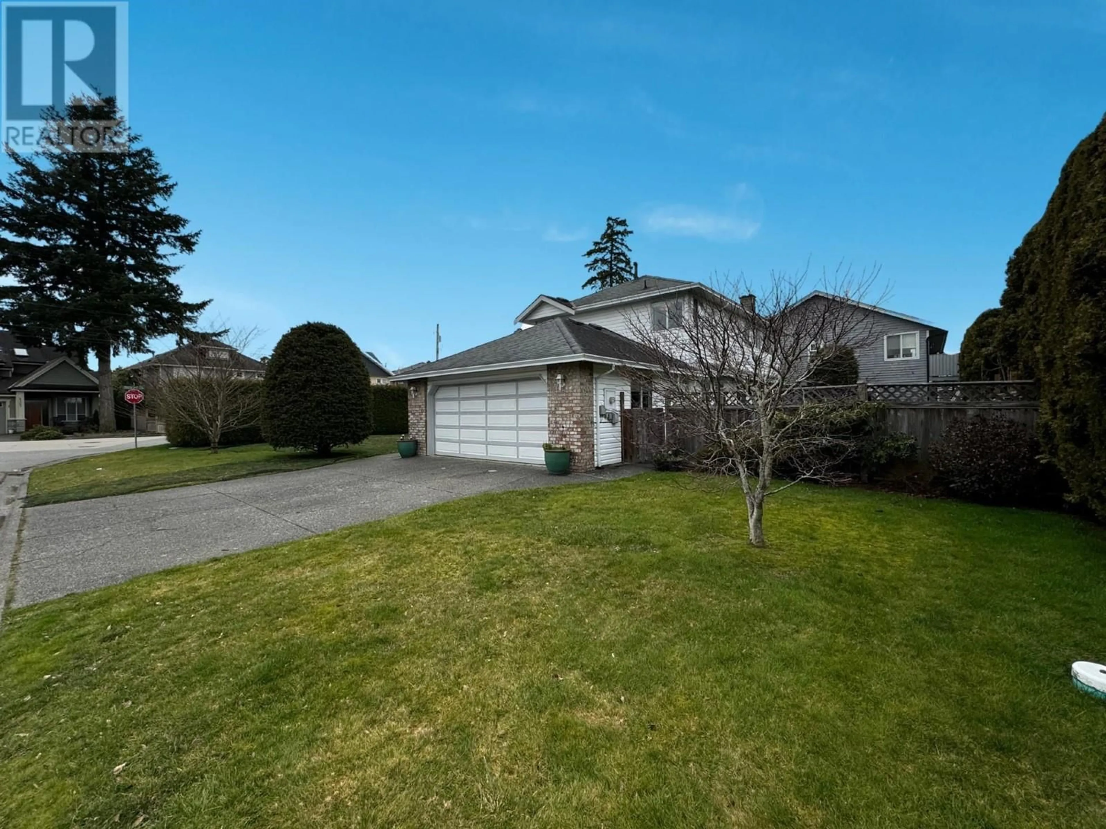 A pic from outside/outdoor area/front of a property/back of a property/a pic from drone, street for 5595 DOWLER ROAD, Delta British Columbia V4K4M3