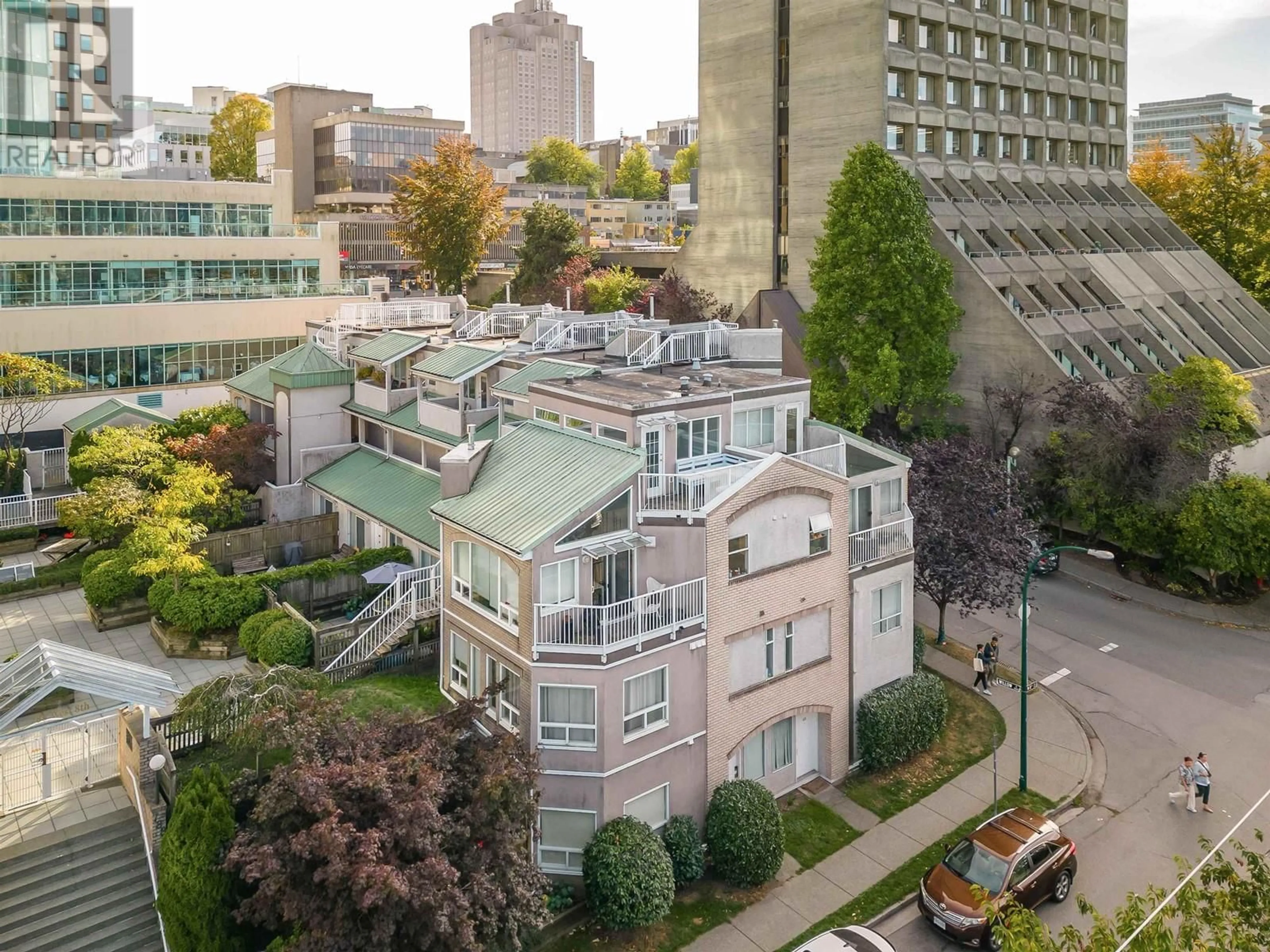 A pic from outside/outdoor area/front of a property/back of a property/a pic from drone, city buildings view from balcony for 208 788 W 8TH AVENUE, Vancouver British Columbia V5Z1E1