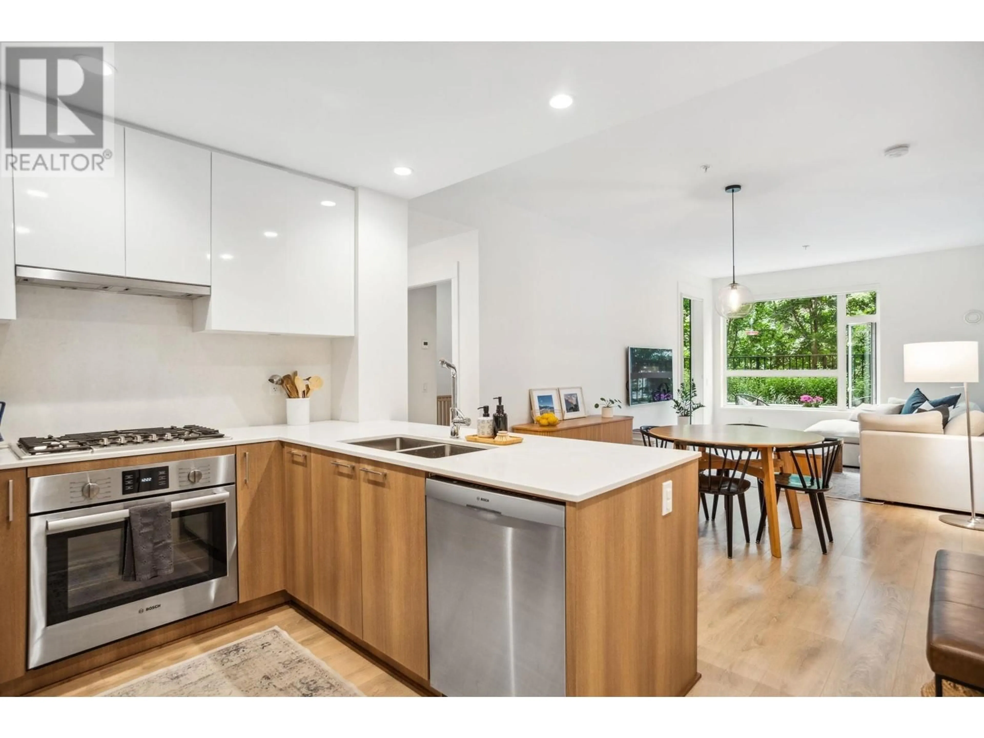 Open concept kitchen, unknown for G04 - 715 15TH STREET, North Vancouver British Columbia V7M1T2